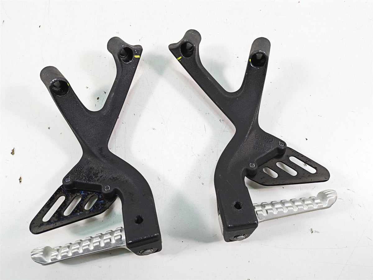 2020 Aprilia Tuono V4 Factory Passenger Footpeg Foot Peg Set 2B005866 2B005867 {{ shop.shopifyCountryName }} - Mototech271