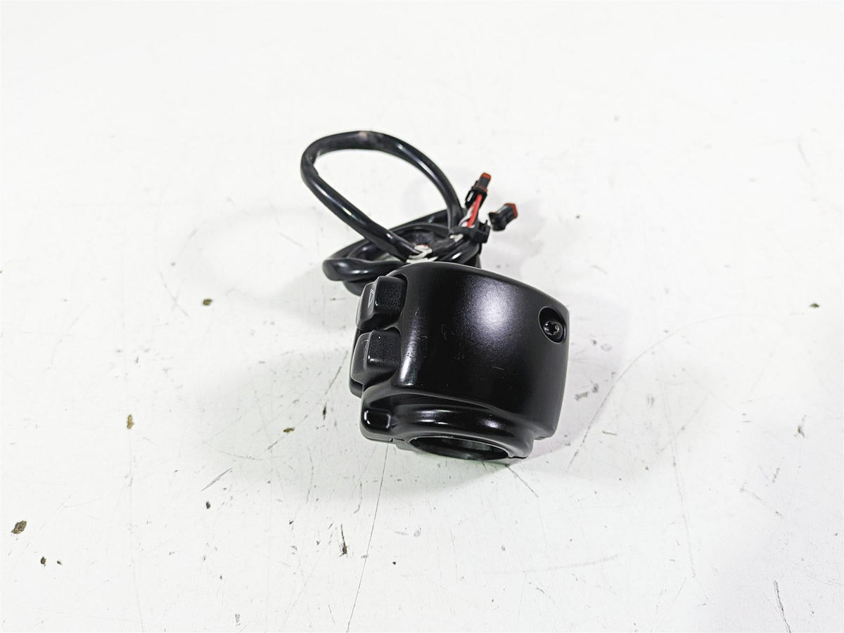 2021 Harley Softail FLSL Slim Right Hand Control Switch 71500462 {{ shop.shopifyCountryName }} - Mototech271