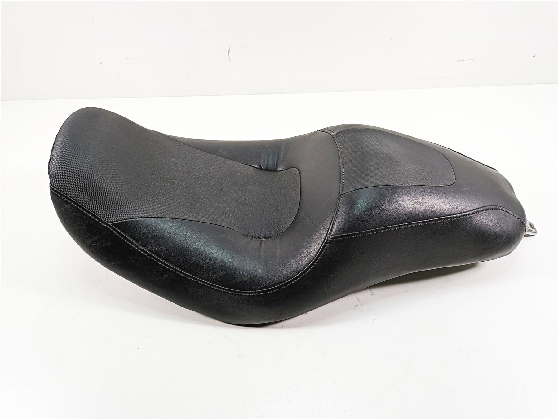 2009 Harley FXDF Dyna Fat Bob Oem Duo Rider Driver Seat Saddle 53108-08 {{ shop.shopifyCountryName }} - Mototech271