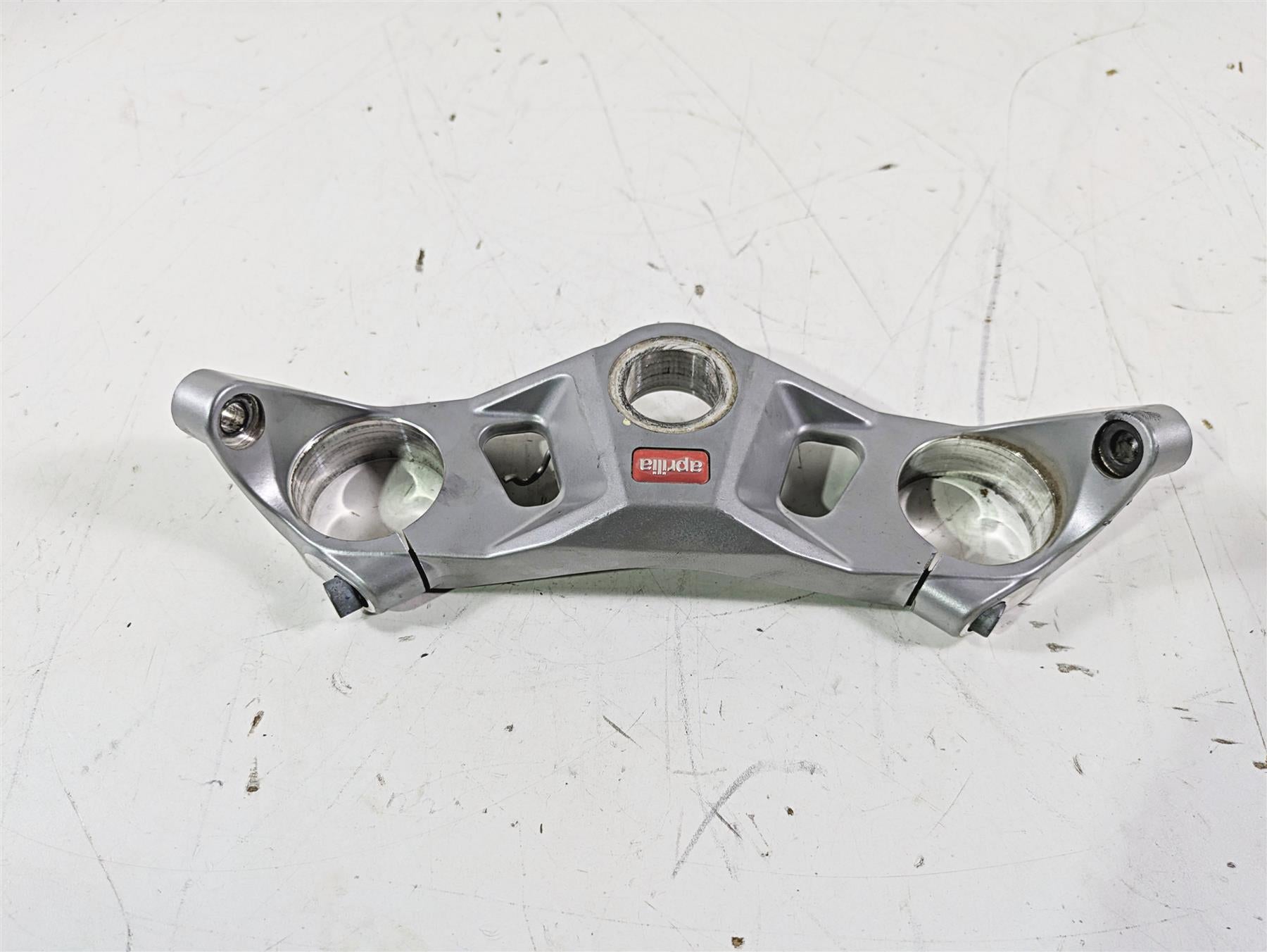 2021 Aprilia RS660 Upper Triple Tree Steering Clamp 2B005253 {{ shop.shopifyCountryName }} - Mototech271