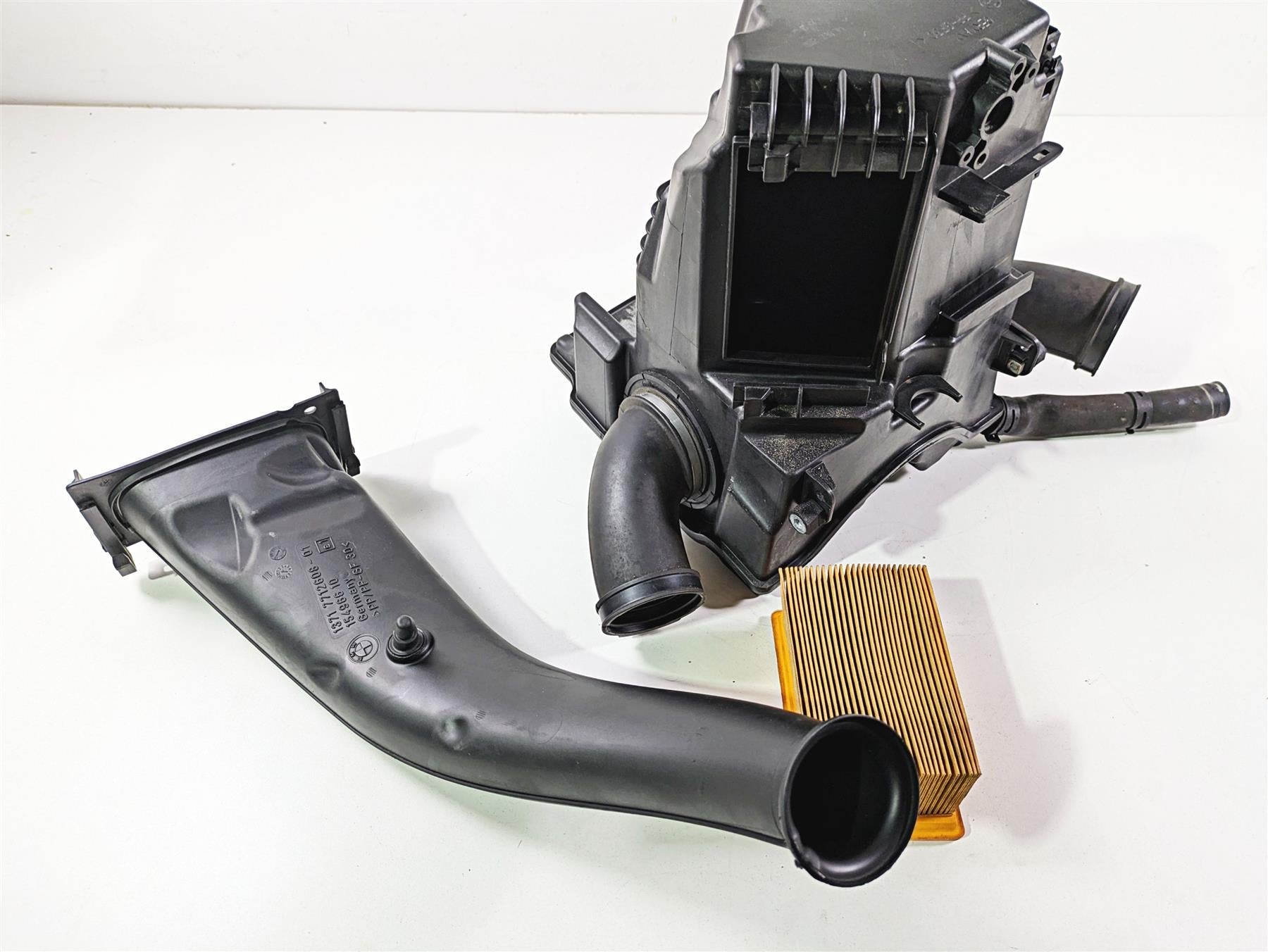 2010 BMW R1200RT K26 Air Box Breather Filter & Tubes 13717720045 {{ shop.shopifyCountryName }} - Mototech271