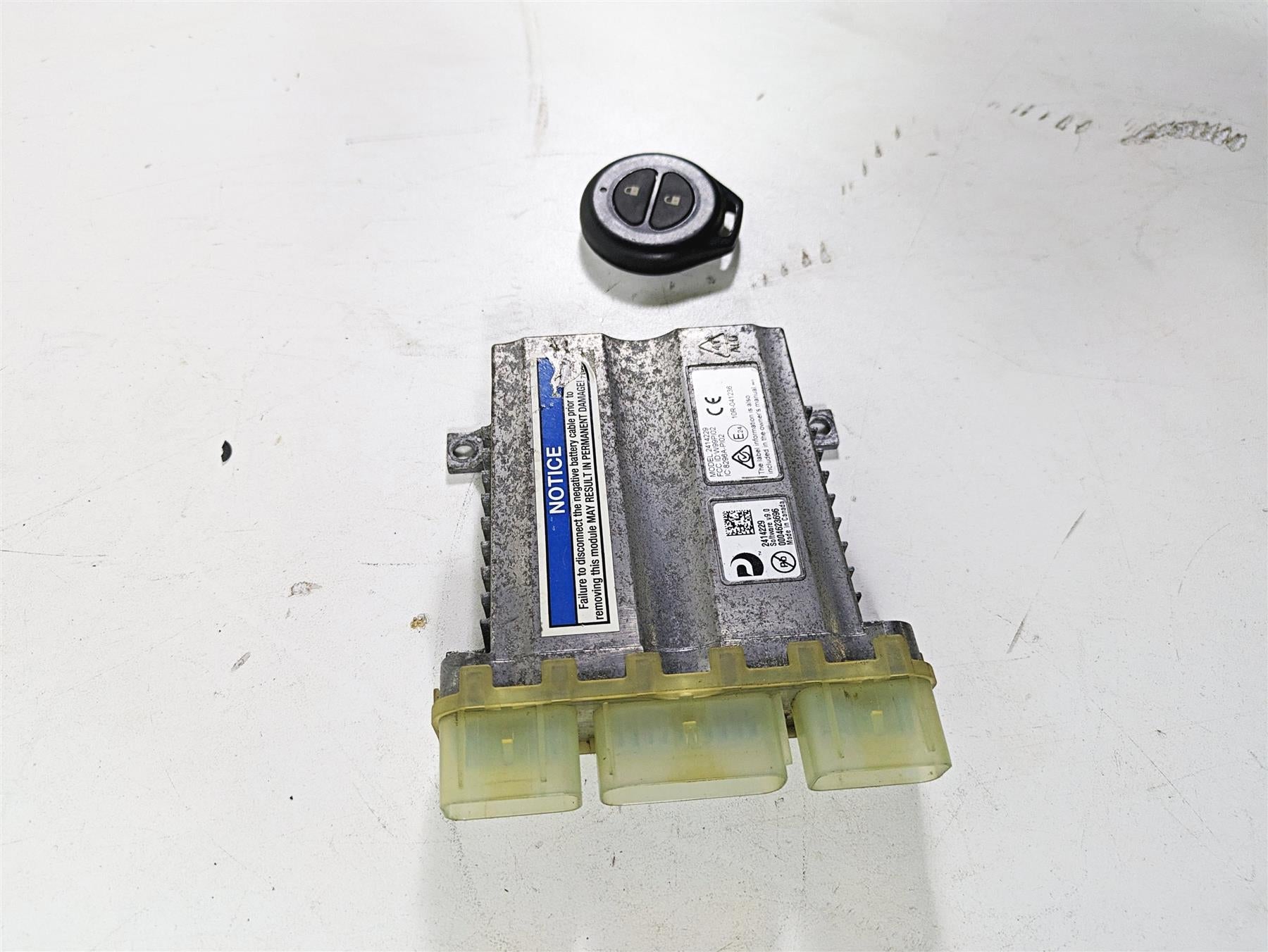 2018 Indian Chieftain Dark Horse Vcm Vehicle Control Module & Fob 2414229 {{ shop.shopifyCountryName }} - Mototech271