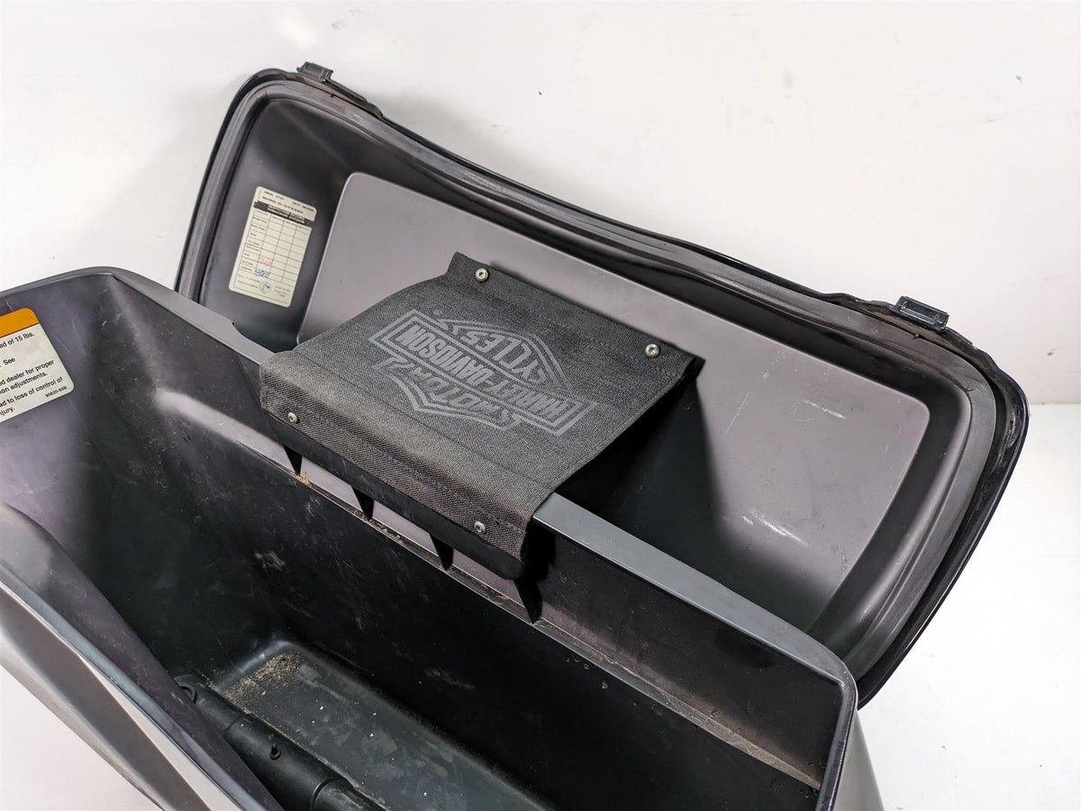 2006 Harley Touring FLHTCUI Electra Glide Right Saddle Bag Saddlebag 90752-93 {{ shop.shopifyCountryName }} - Mototech271