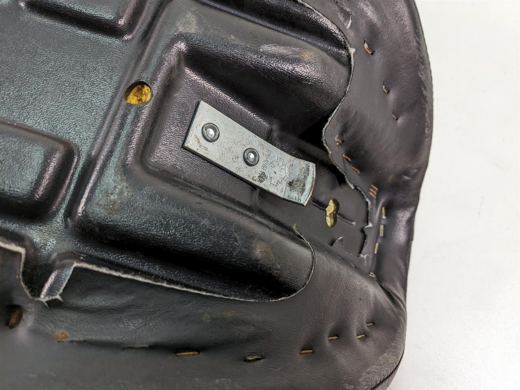 Harley Davidson Dyna Wide Glide Big Twin 88ci Seat Saddle 53079-04 {{ shop.shopifyCountryName }} - Mototech271