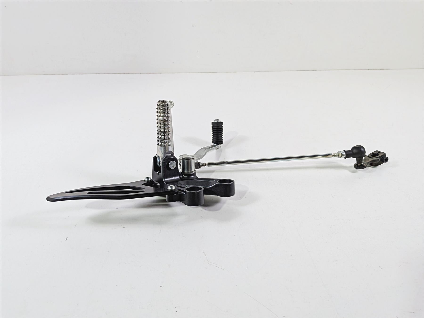 2025 Yamaha YZF R7 Nice Left Front Foot Peg & Shifter BEB-27442-00 BEB-18110-00 {{ shop.shopifyCountryName }} - Mototech271