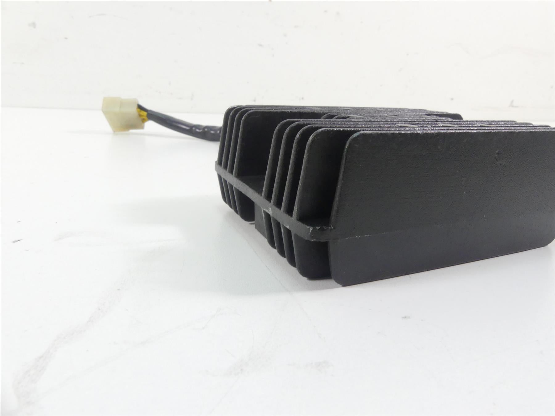 2002 Triumph Bonneville America Rectifier Voltage Regulator T1300889 {{ shop.shopifyCountryName }} - Mototech271