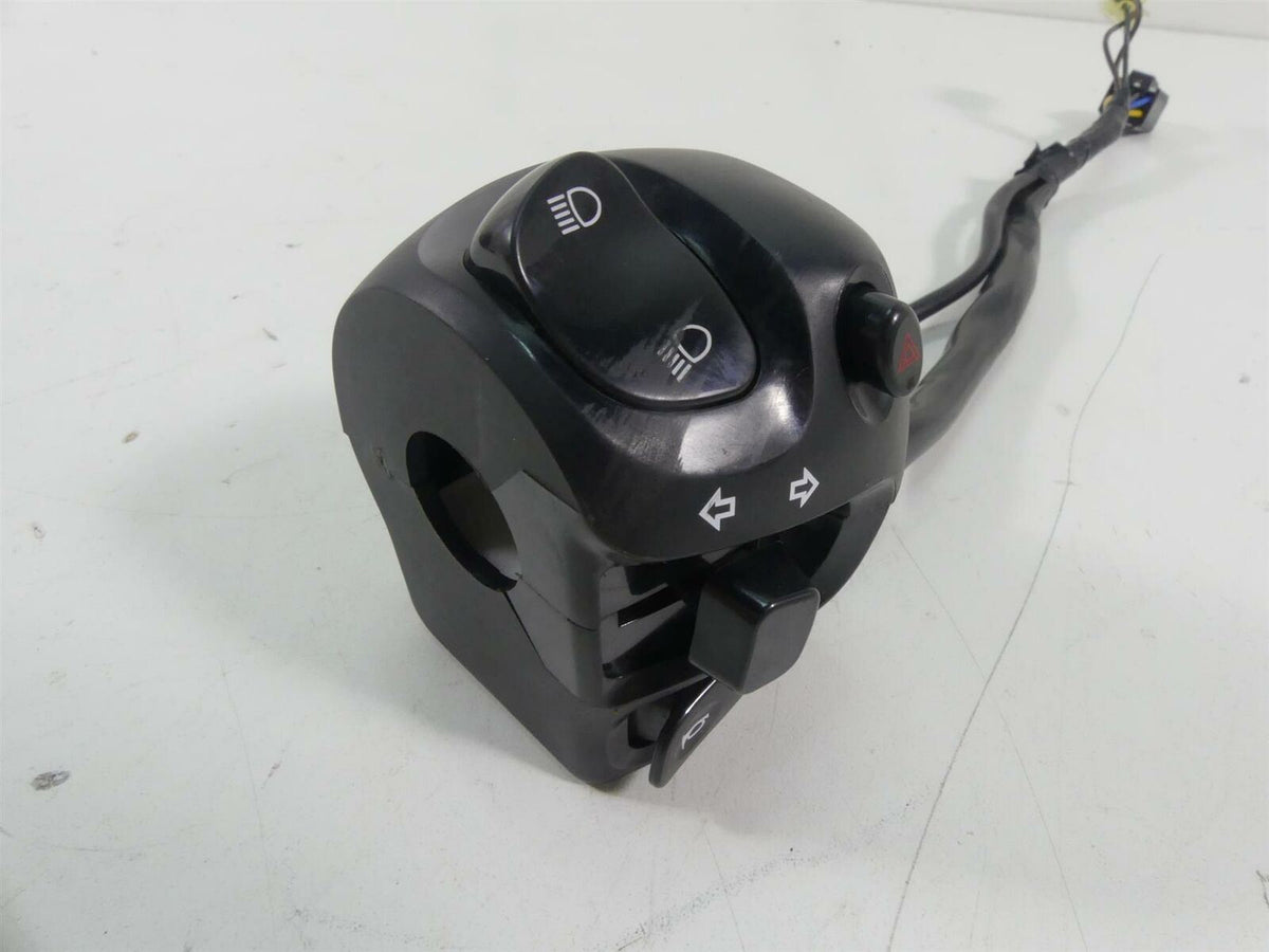 2020 Yamaha VMX17 1700 Left Hand Control Switch Blinker Signal 2S3-83972-00-00 {{ shop.shopifyCountryName }} - Mototech271