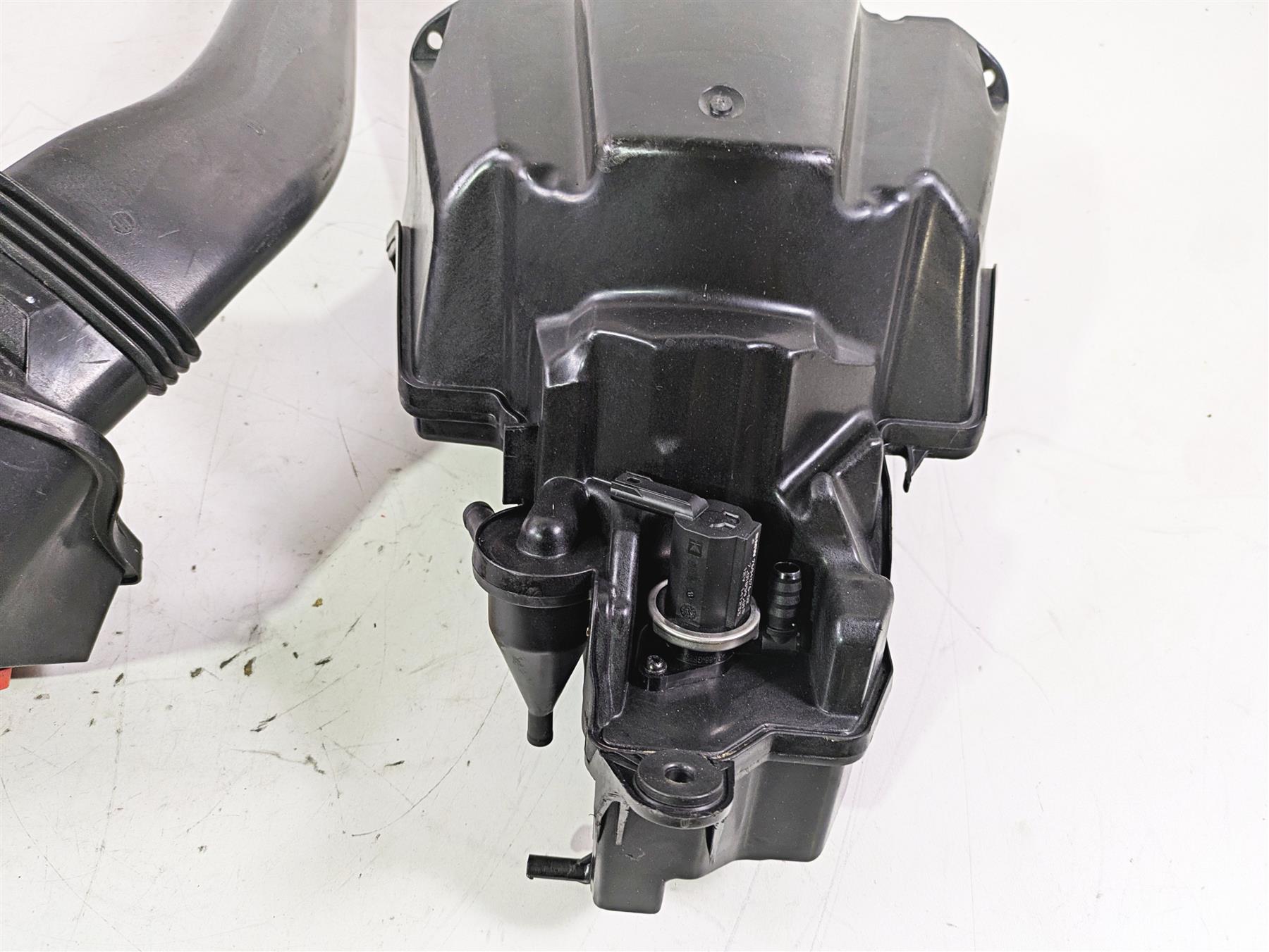 2015 BMW K1600 GT K48 Air Box Cleaner Breather & Tubes 13717712315 {{ shop.shopifyCountryName }} - Mototech271
