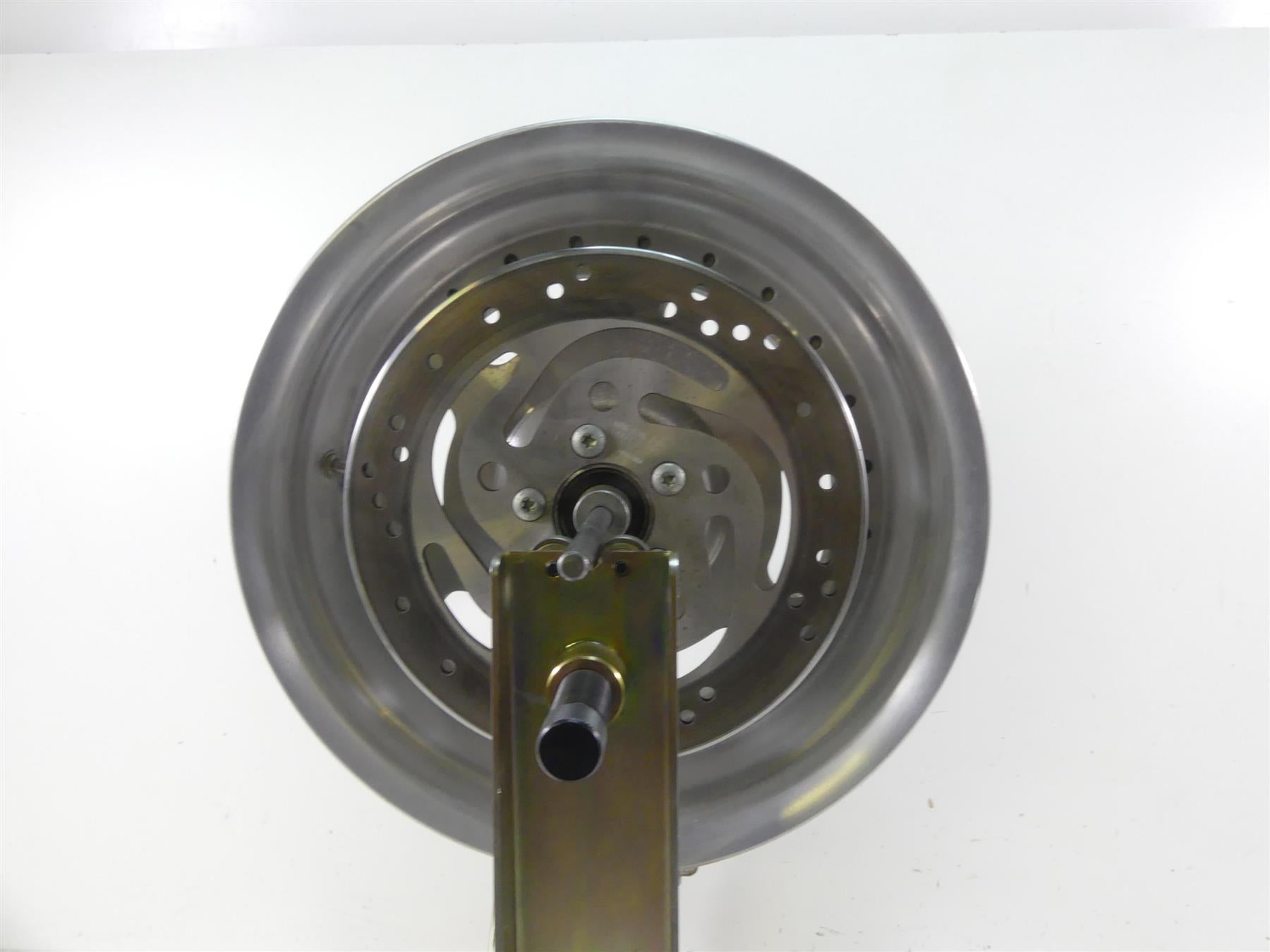 2009 Harley FXDF Dyna Fat Bob Straight 16x5 Slotted Rear Wheel Rim 40900179 {{ shop.shopifyCountryName }} - Mototech271