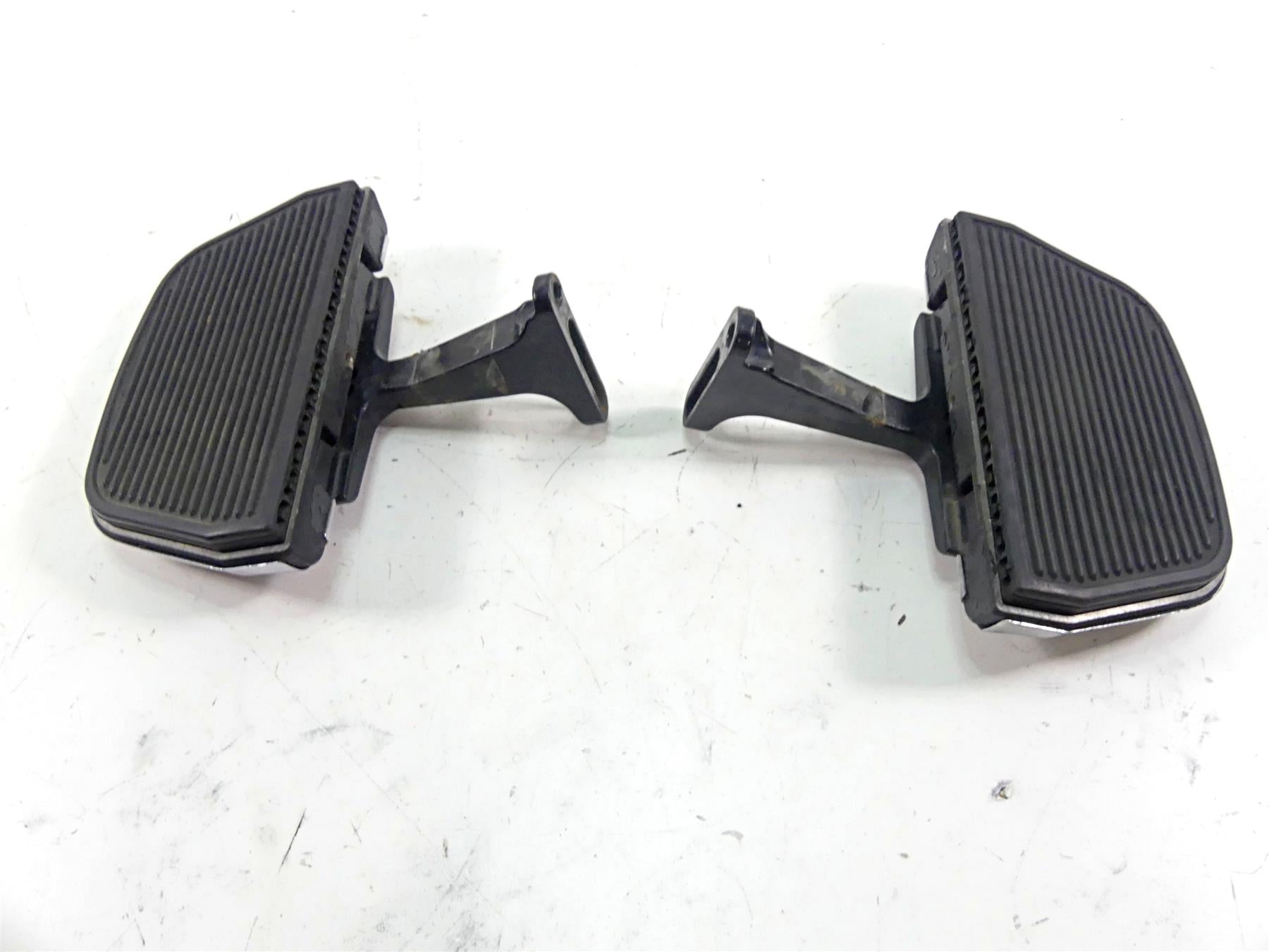 2011 Harley Touring FLTRX Road Glide Rear Passenger Floorboard Foot Rest Set {{ shop.shopifyCountryName }} - Mototech271