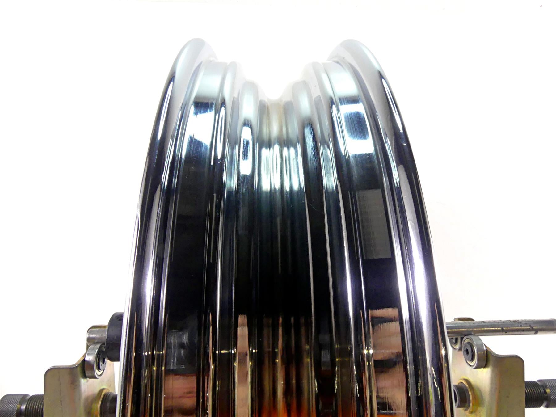 2007 Harley Touring FLHRSE CVO Road King Front Wheel 18x3.5 Roadwinder 44612-07 {{ shop.shopifyCountryName }} - Mototech271