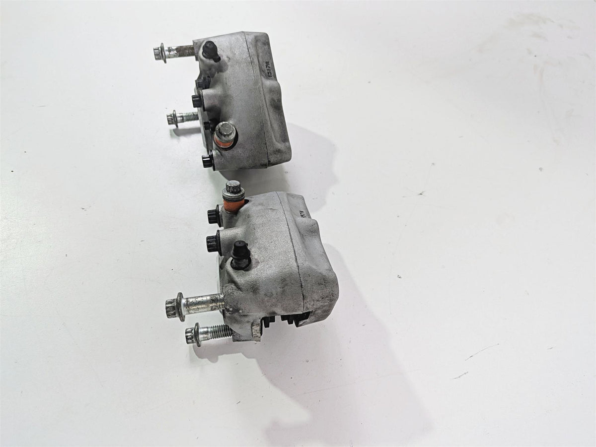 2007 Harley Touring FLHRSE CVO Road King Front Brake Caliper Set 44381-99C {{ shop.shopifyCountryName }} - Mototech271