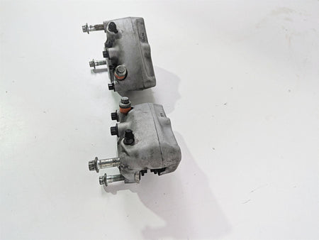 2007 Harley Touring FLHRSE CVO Road King Front Brake Caliper Set 44381-99C {{ shop.shopifyCountryName }} - Mototech271