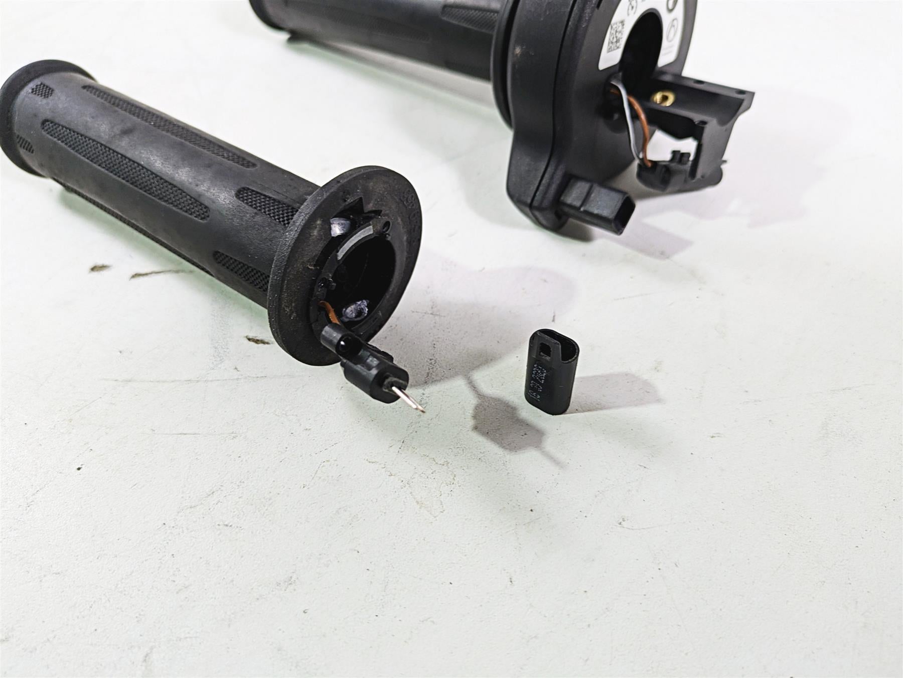 2021 BMW R1250GS K51 Adv Heated Hand Grip Handle Set Cruise READ 61318552124 {{ shop.shopifyCountryName }} - Mototech271