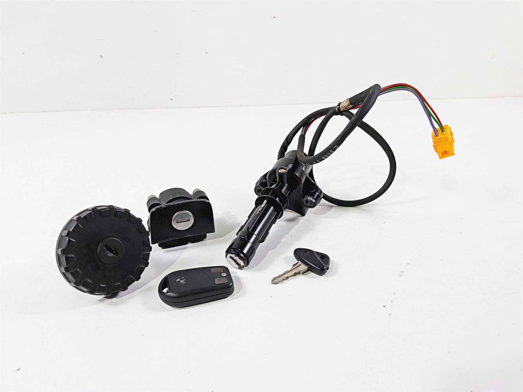 2002 BMW K1200LT 89V3 Ignition Switch Key Fuel Gas Cap Set 51252347015 {{ shop.shopifyCountryName }} - Mototech271