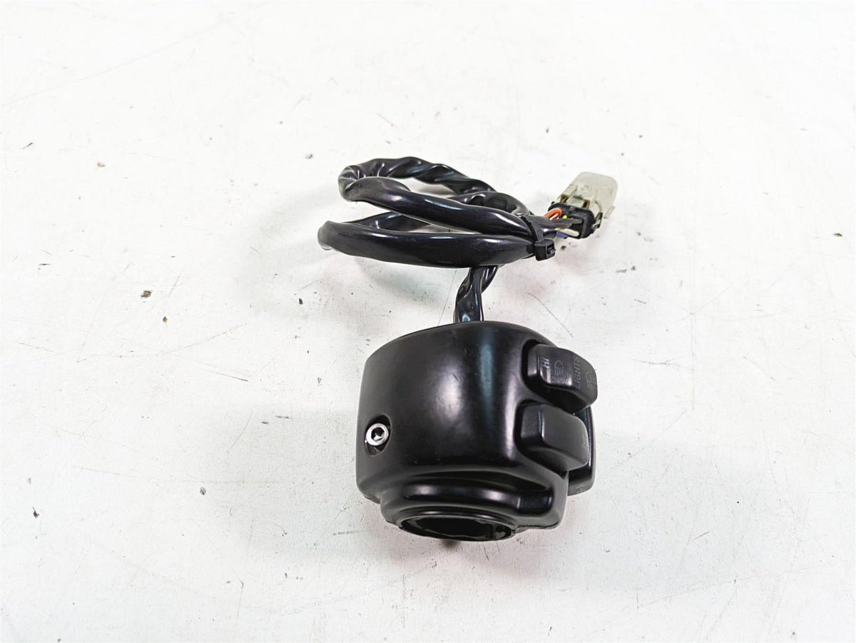 2007 Harley Sportster XL1200 C Left Hand Turn Signal Control Switch 71682-06A {{ shop.shopifyCountryName }} - Mototech271