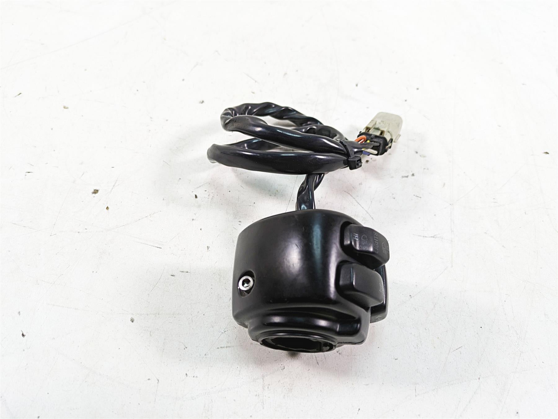 2007 Harley Sportster XL1200 C Left Hand Turn Signal Control Switch 71682-06A {{ shop.shopifyCountryName }} - Mototech271