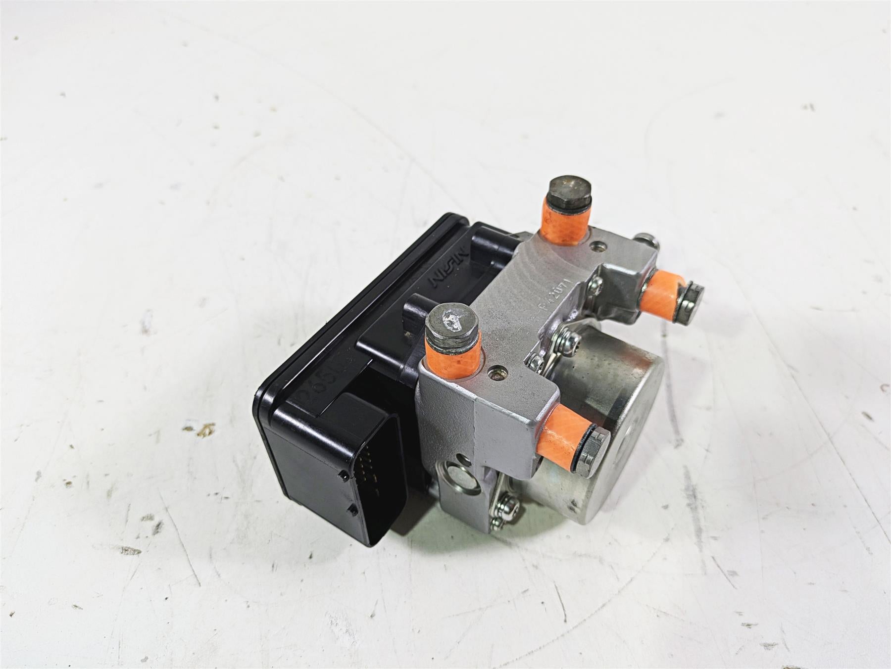 2015 Triumph Tiger Explorer XC Abs Brake Pump Unit Module T2026501 {{ shop.shopifyCountryName }} - Mototech271