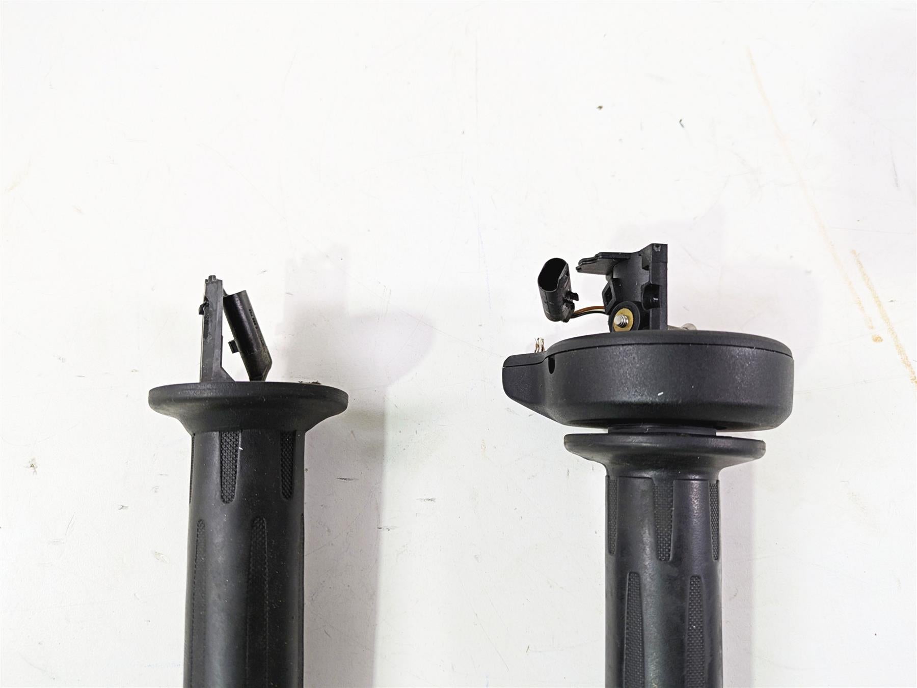 2017 BMW F800GS Adv K75 Heated Hand Grip Set - Read 61318522470 61318552119 {{ shop.shopifyCountryName }} - Mototech271
