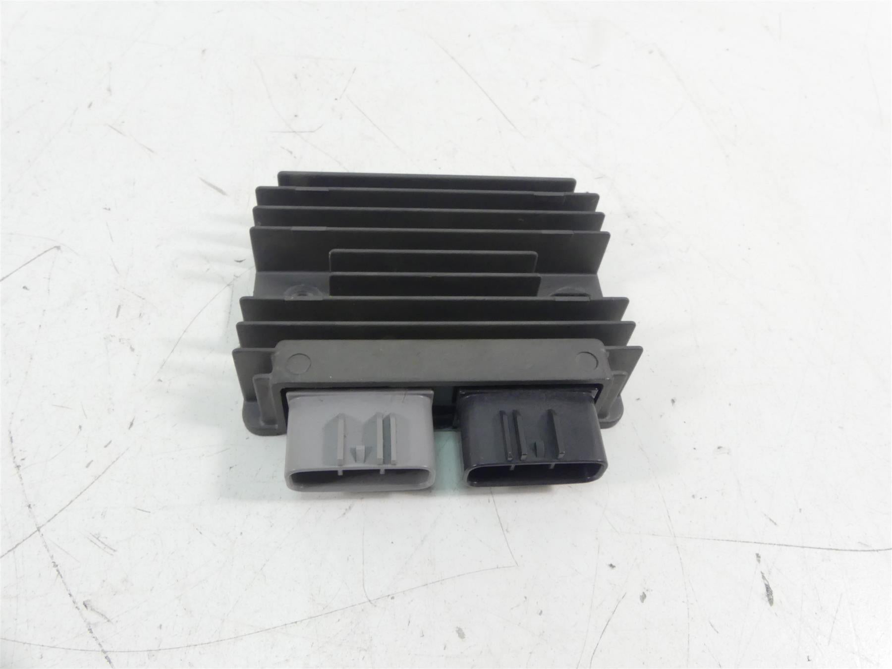 2021 Aprilia RS 660 Rectifier Voltage Regulator 1A012332 SH870AA {{ shop.shopifyCountryName }} - Mototech271