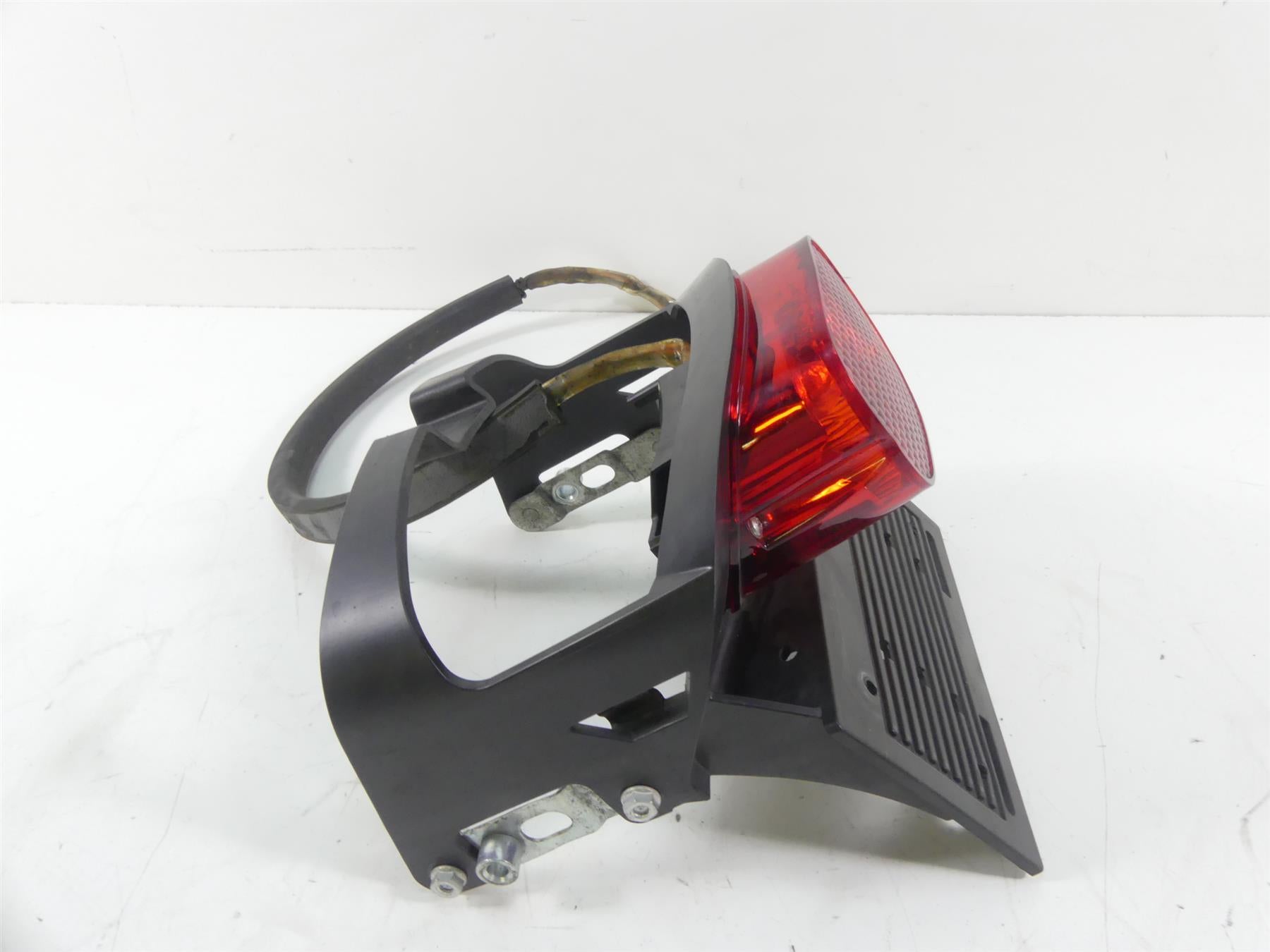 2009 Harley FXDF Dyna Fat Bob Taillight Rear Lamp + Plate Holder Set 60250-08A {{ shop.shopifyCountryName }} - Mototech271