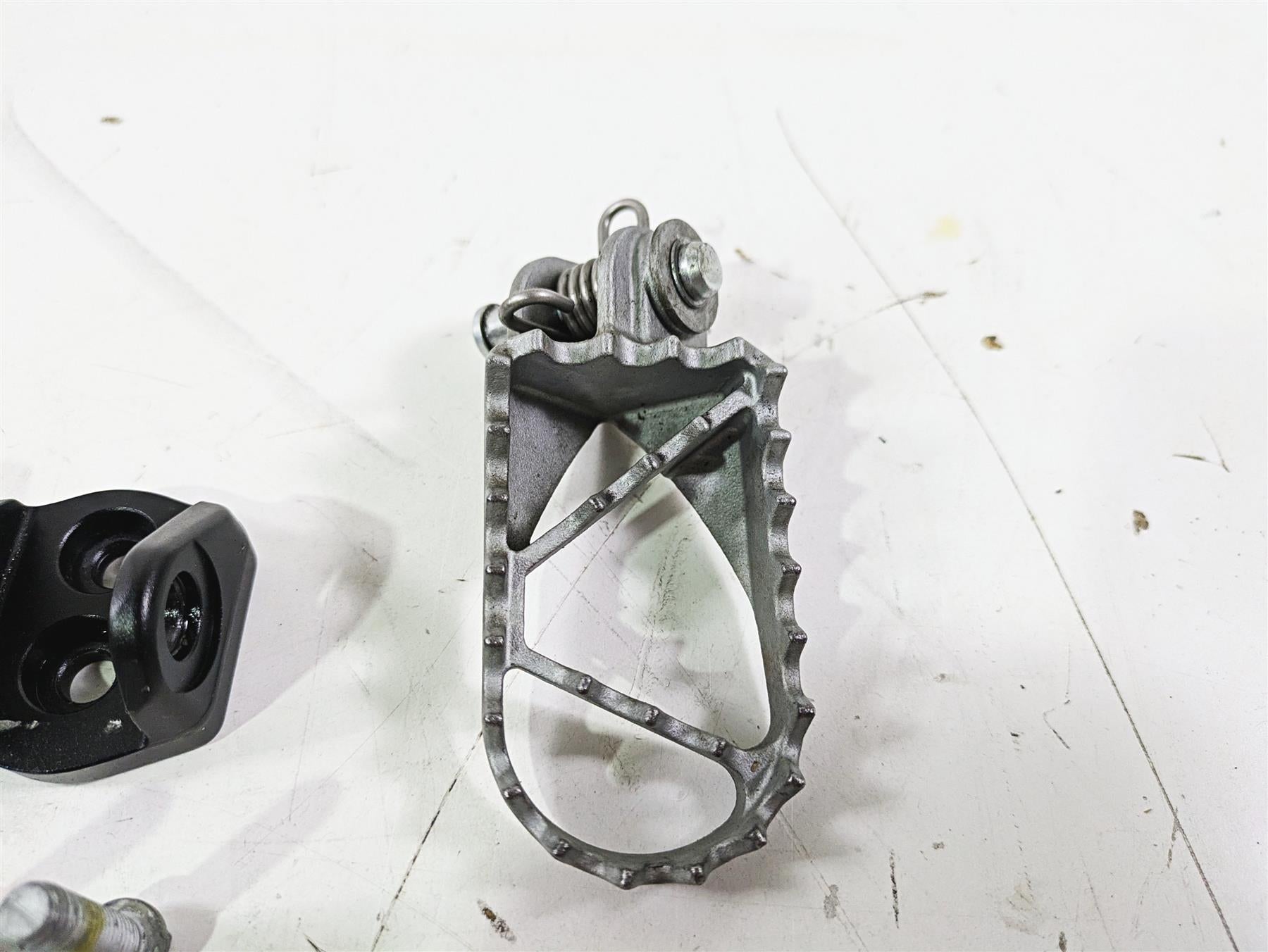 2022 KTM 1290 Super Adventure S Rider Footpeg Set & Clips & Bolts 61903040033 {{ shop.shopifyCountryName }} - Mototech271