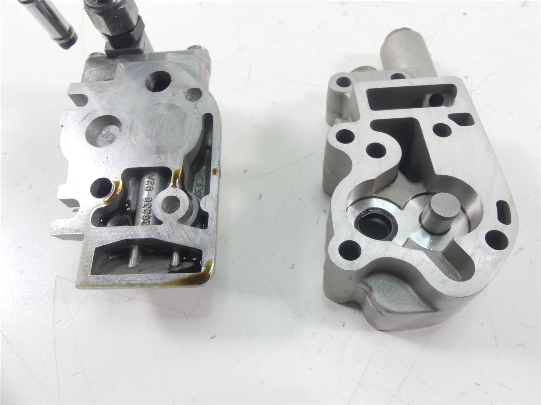 2000 Harley Dyna FXR4 CVO Super Glide Oil Pump & Lines 26219-92A {{ shop.shopifyCountryName }} - Mototech271