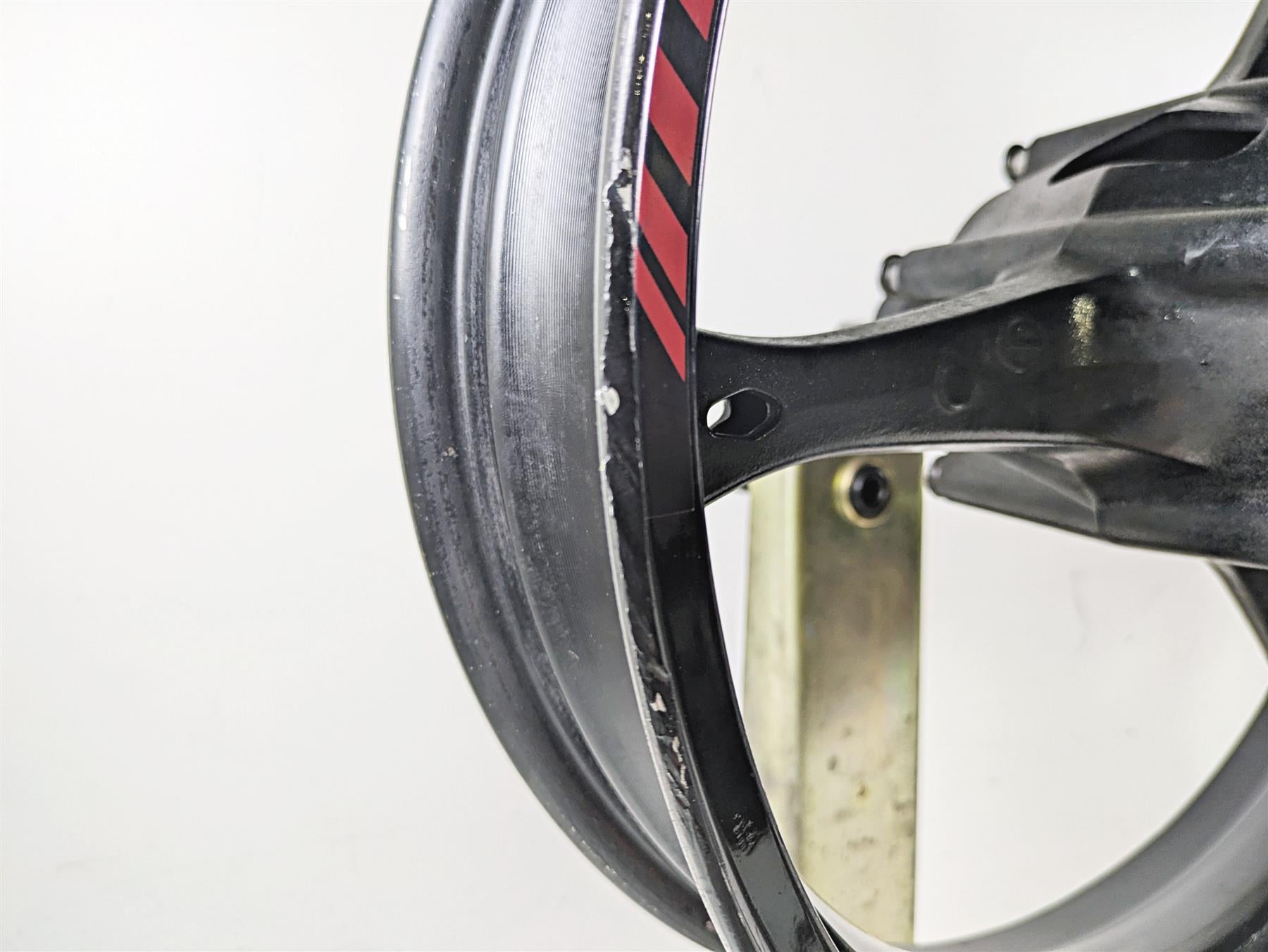 2006 Suzuki GSXR1000 K6 Front Wheel Rim 17x3.5 - READ - 54111-41G10-019 {{ shop.shopifyCountryName }} - Mototech271