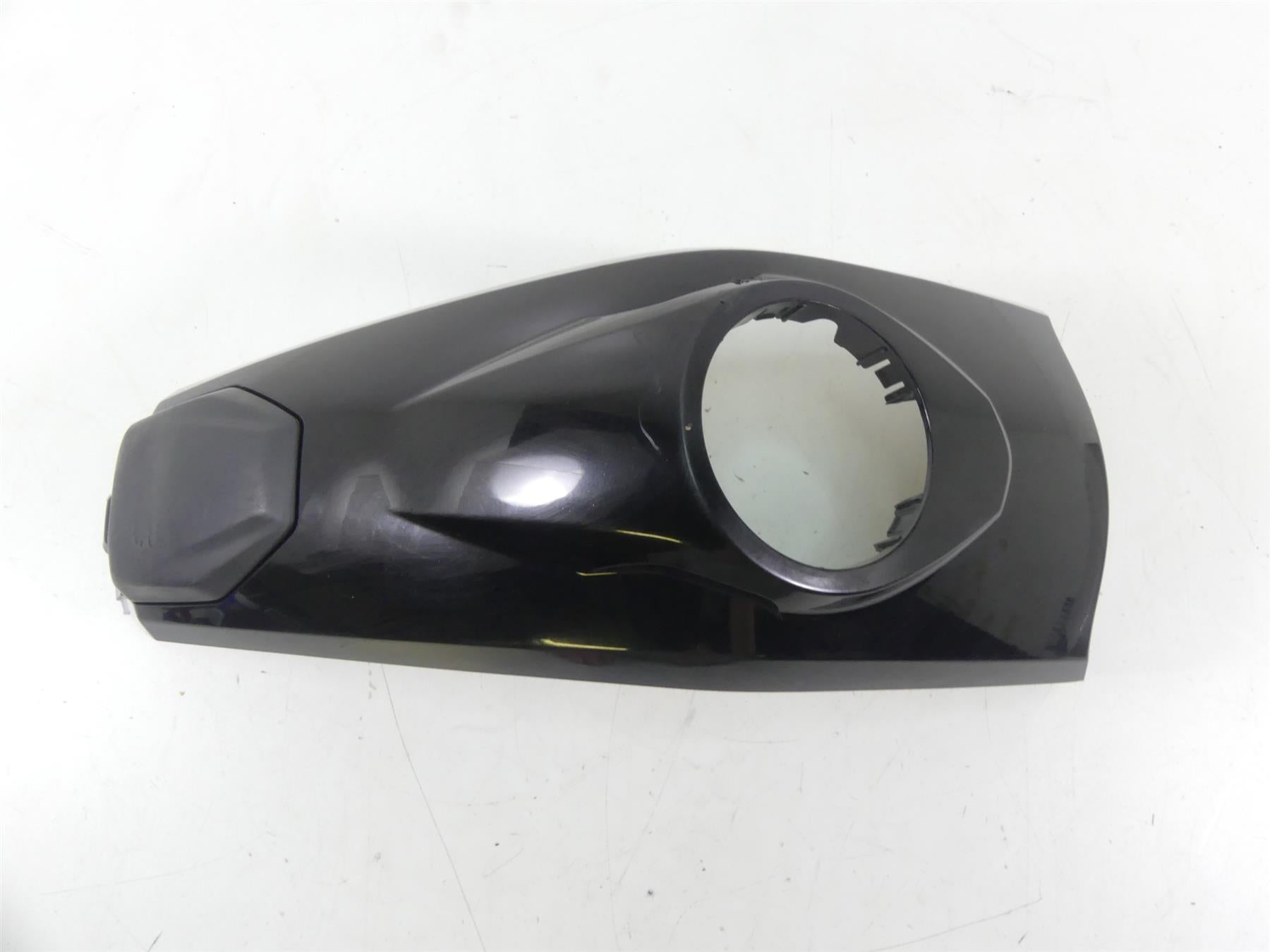 2016 BMW R1200GS K50 Center Fuel Gas Tank Cover Fairing - Read 8555990 {{ shop.shopifyCountryName }} - Mototech271