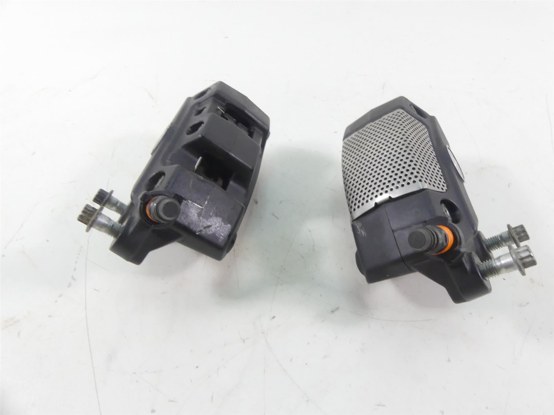 2014 Harley Touring FLHX Street Glide Front Brake Caliper Set - Read 43027-08 {{ shop.shopifyCountryName }} - Mototech271