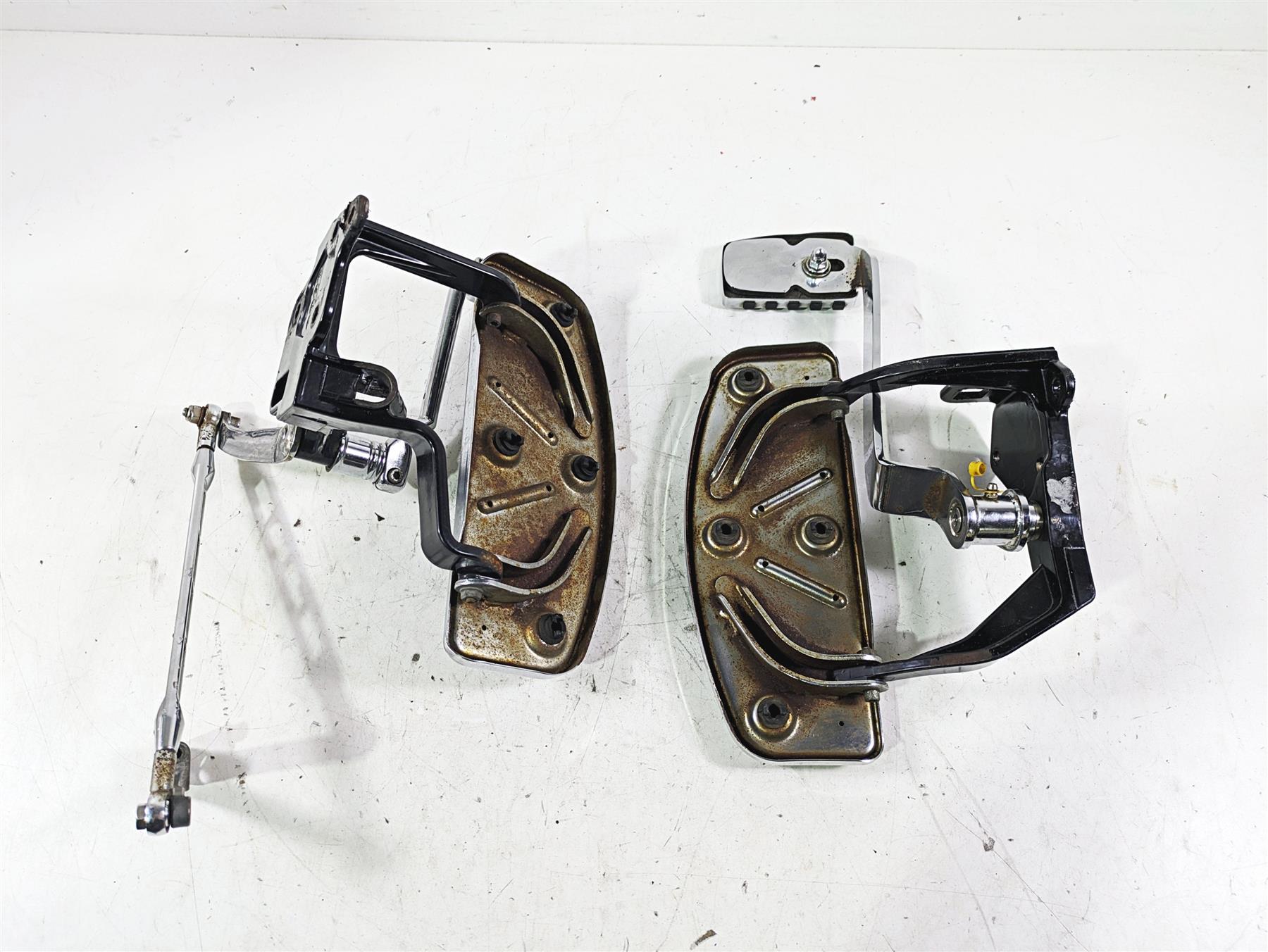 2002 Harley FLSTC Softail Heritage Left Right Chrome Floor Board Set 33630-00A {{ shop.shopifyCountryName }} - Mototech271