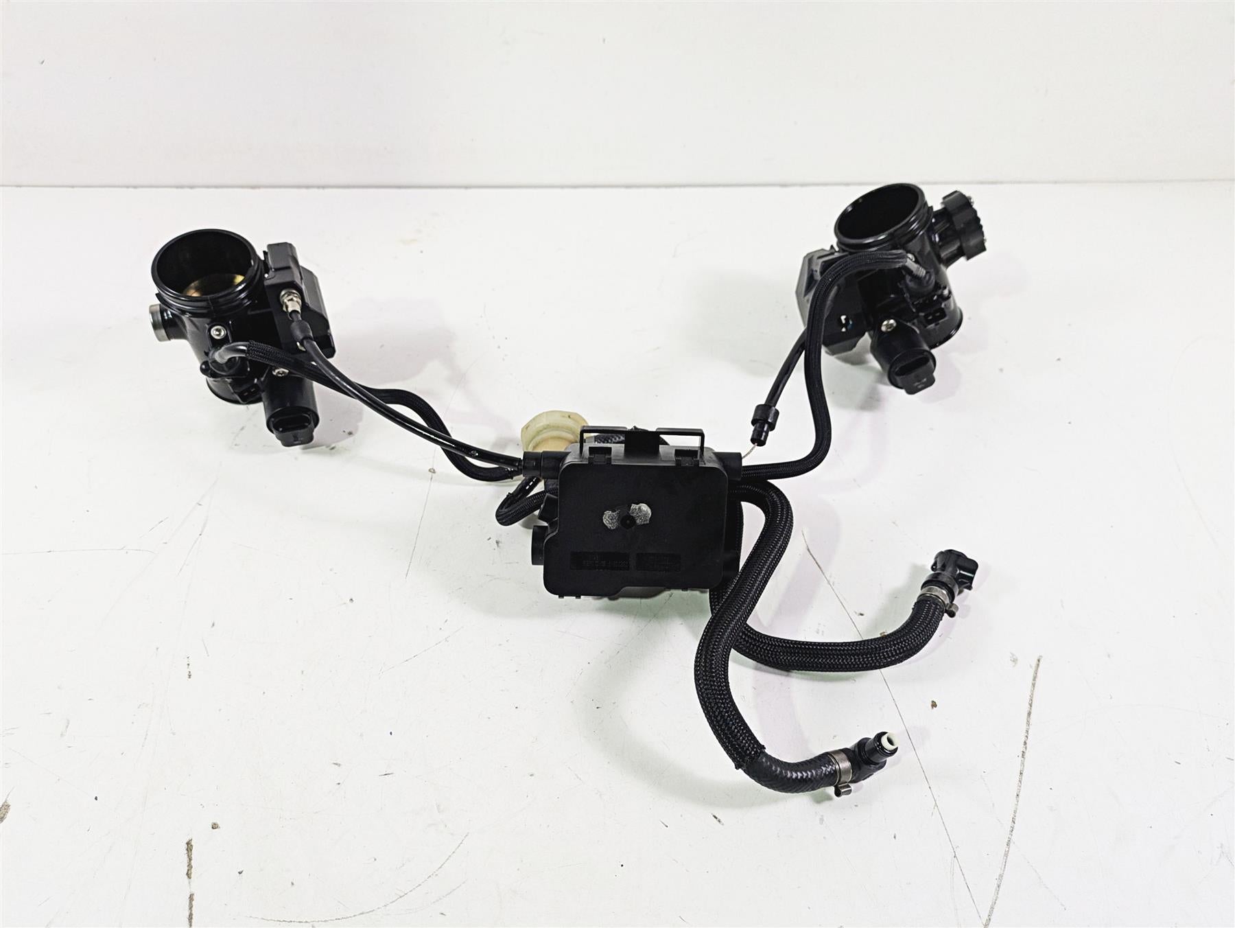 2015 BMW R nineT K21 Throttle Body & Junction Set 13547705239 13547705240 {{ shop.shopifyCountryName }} - Mototech271