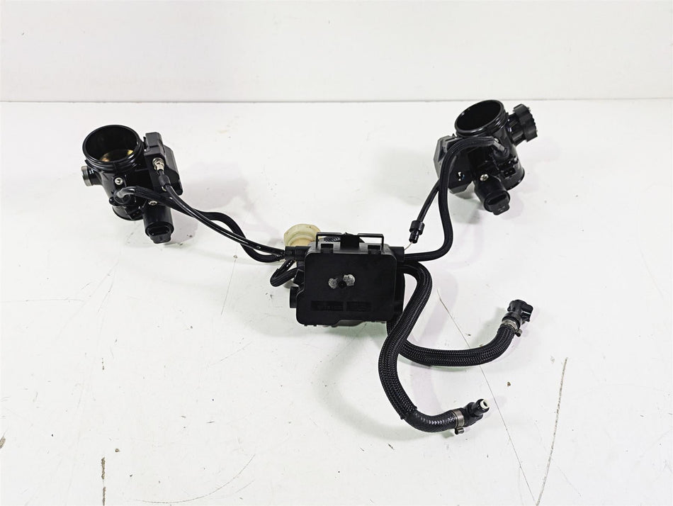 2015 BMW R nineT K21 Throttle Body & Junction Set 13547705239 13547705240 {{ shop.shopifyCountryName }} - Mototech271