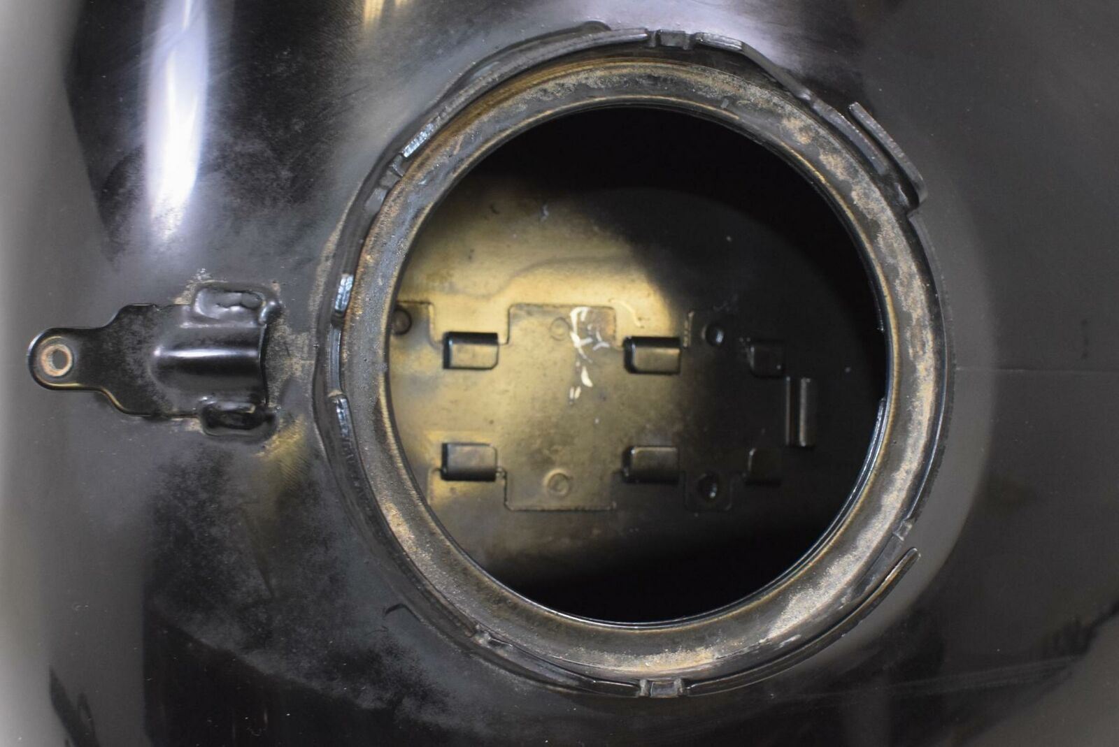 2016 Harley Touring FLHTCU Electra Glide Fuel Gas Petrol Tank - Dented 61356-08 {{ shop.shopifyCountryName }} - Mototech271