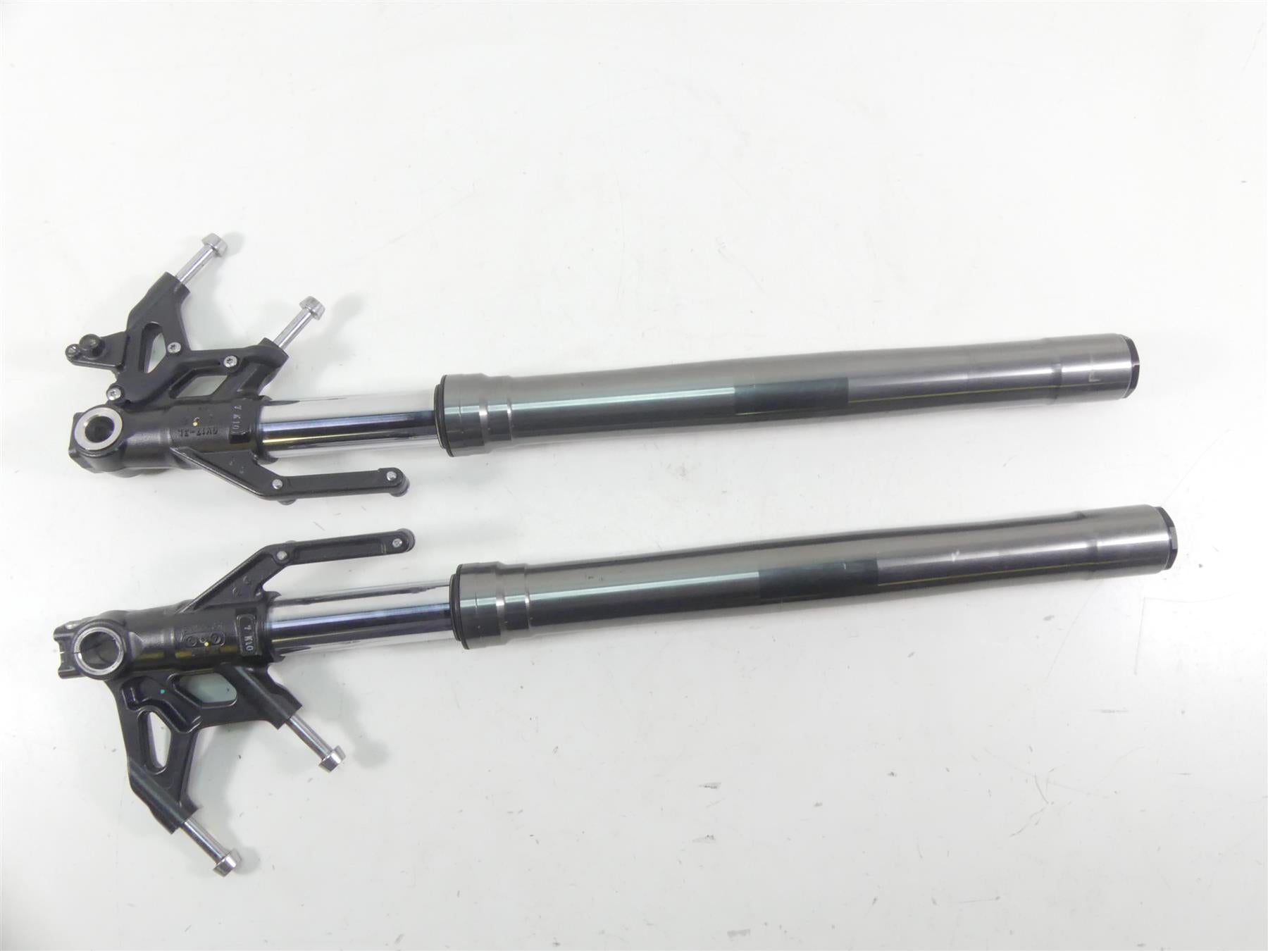 2018 Triumph Street Triple 765RS Front Straight Showa Forks T2041654 T2041653 {{ shop.shopifyCountryName }} - Mototech271