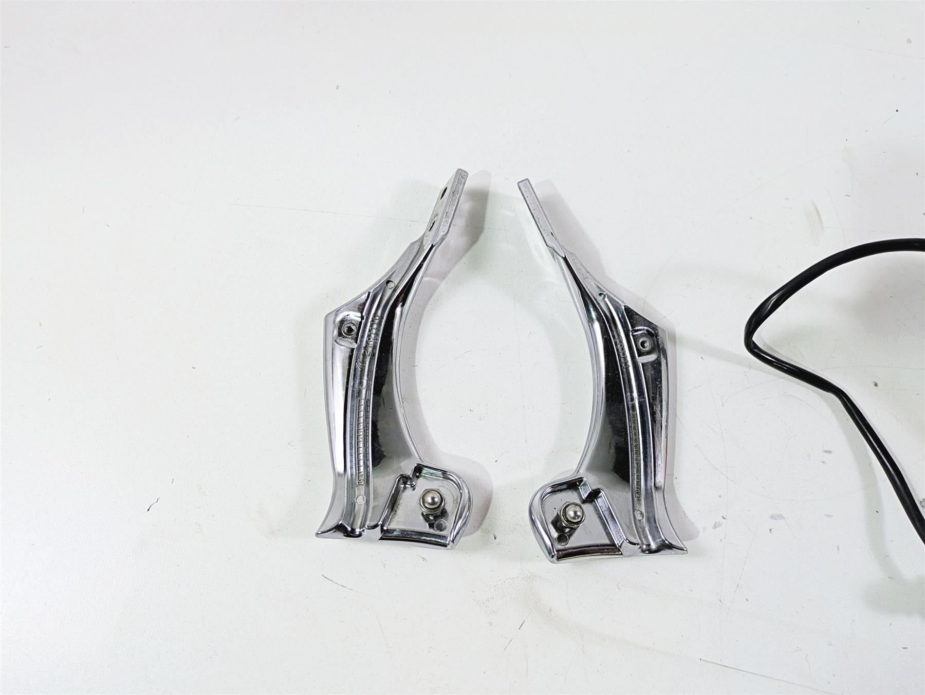 2006 Triumph Rocket 3 Front Blinker & Bracket Mount Set T2701111 T2701100 {{ shop.shopifyCountryName }} - Mototech271