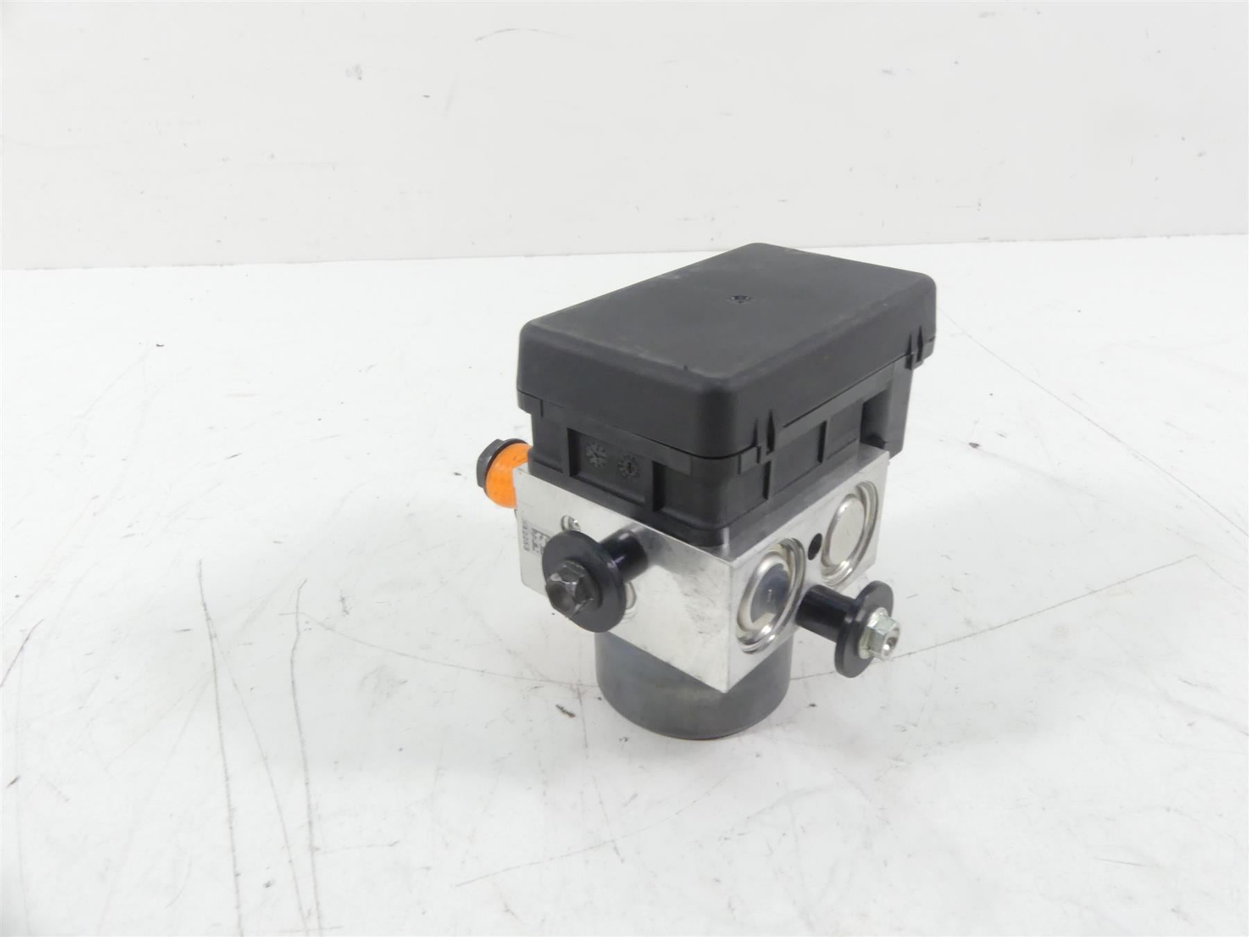 2015 Ducati Diavel Carbon Red Abs Brake Pump Pressure Module 54240481A {{ shop.shopifyCountryName }} - Mototech271