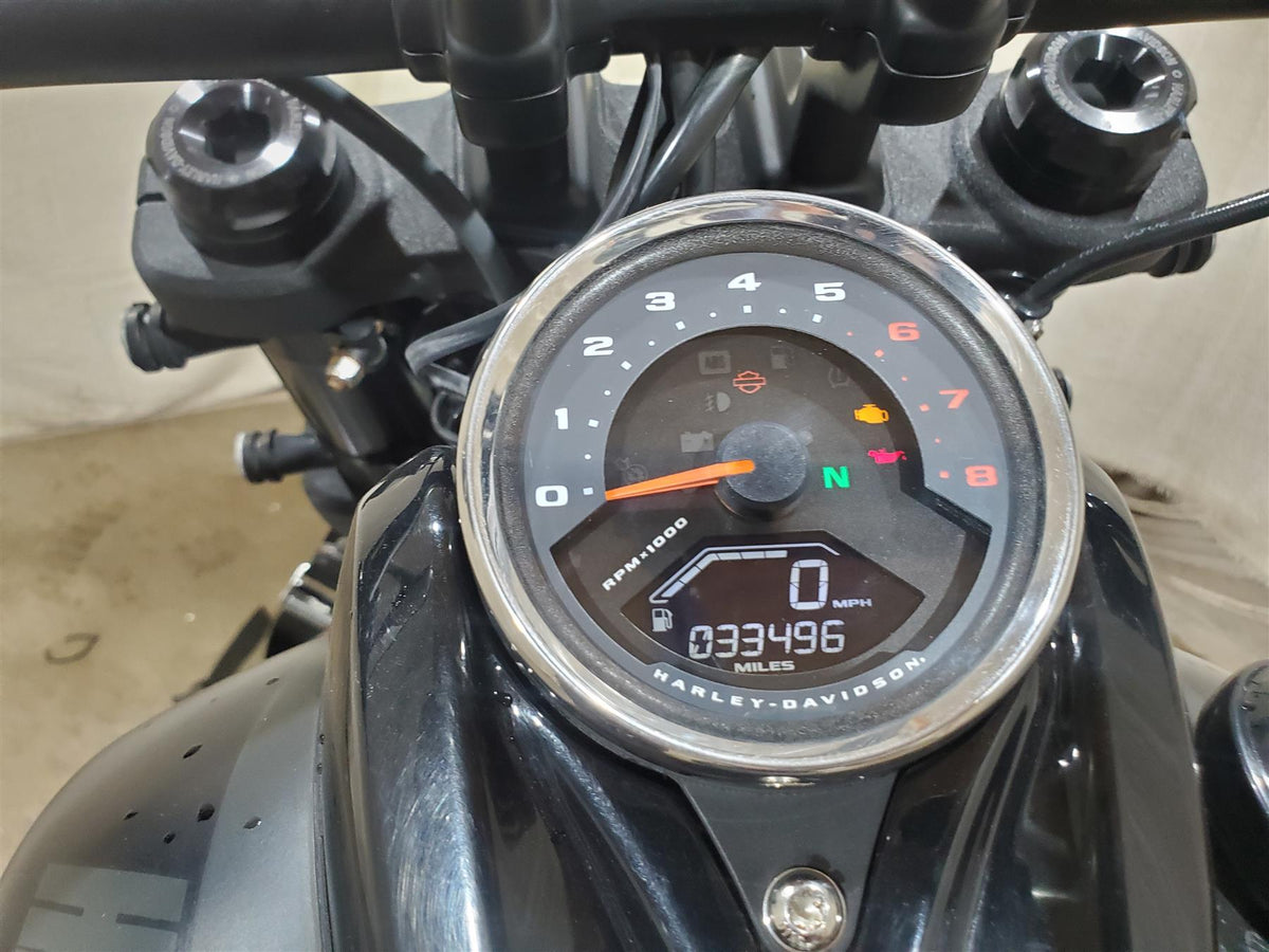 2018 Harley Softail FXFBS Fat Bob Speedometer Gauge Instrument - 33k 70900703 {{ shop.shopifyCountryName }} - Mototech271