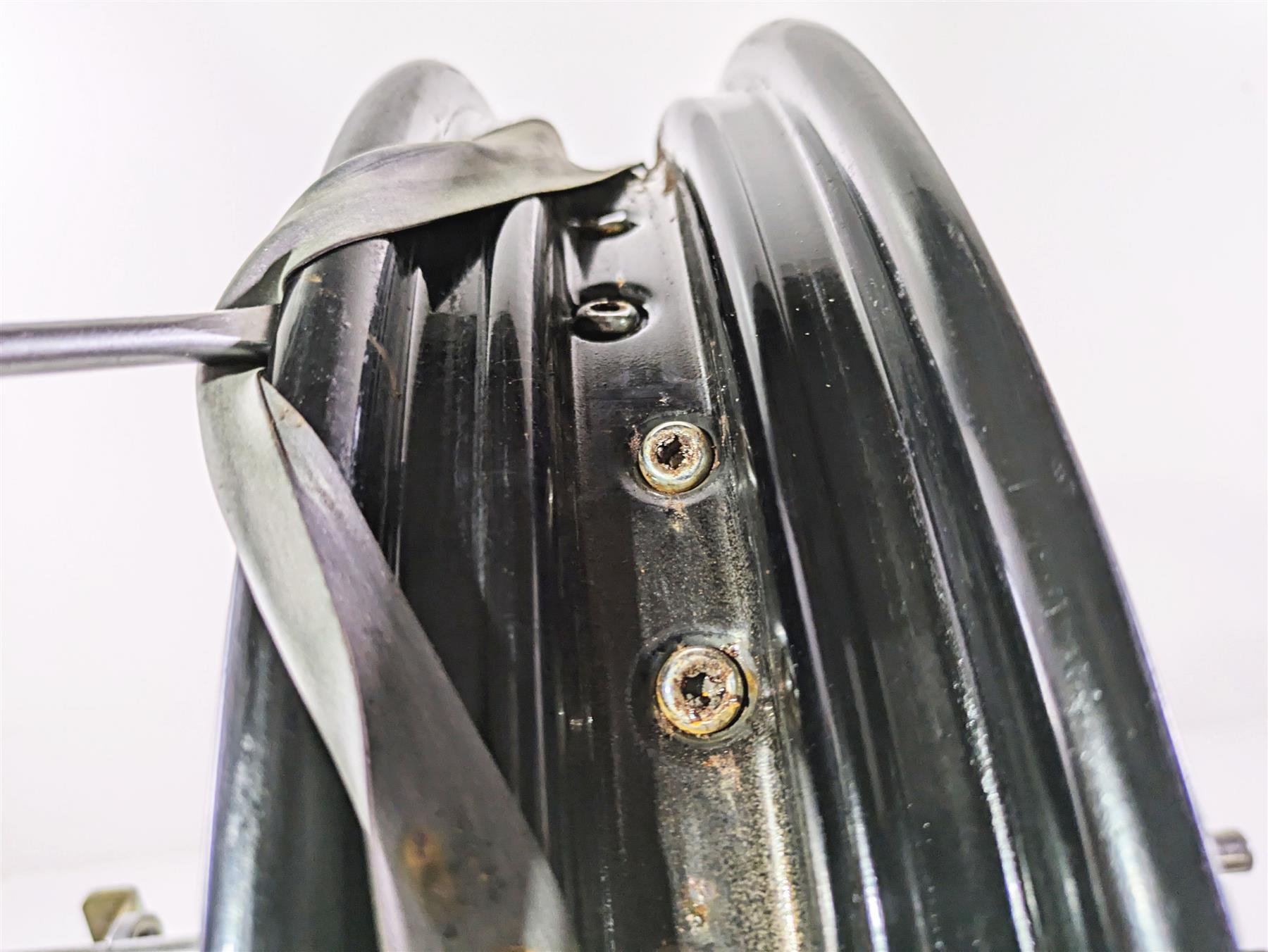 2017 Harley Dyna FXDB Street Bob 19x2.5 Front Wheel Spoke Rim - Read 41425-09 {{ shop.shopifyCountryName }} - Mototech271
