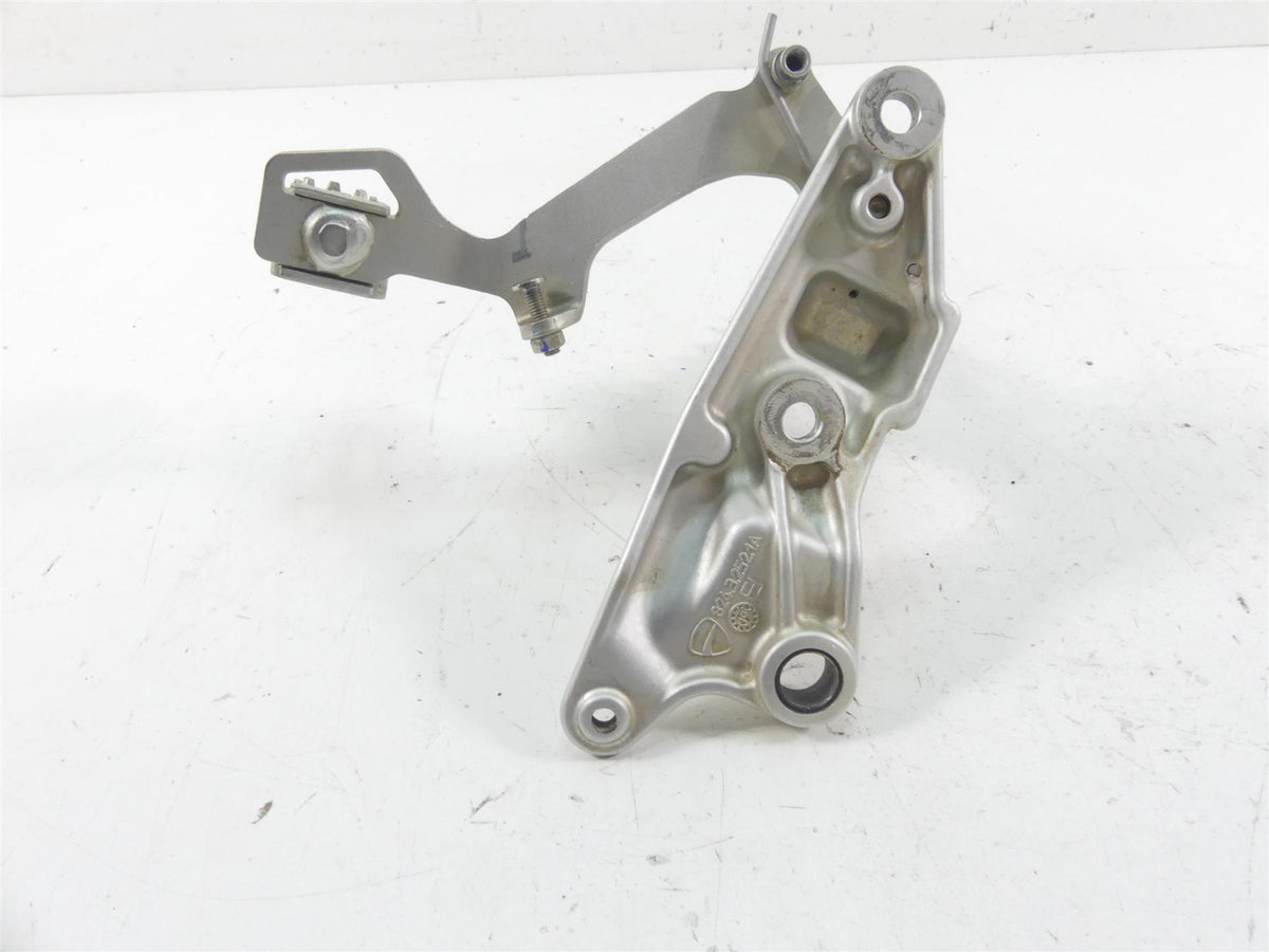 2020 Ducati Multistrada 1260 Enduro Right Front Footpeg & Brake Pedal 82422892AA {{ shop.shopifyCountryName }} - Mototech271