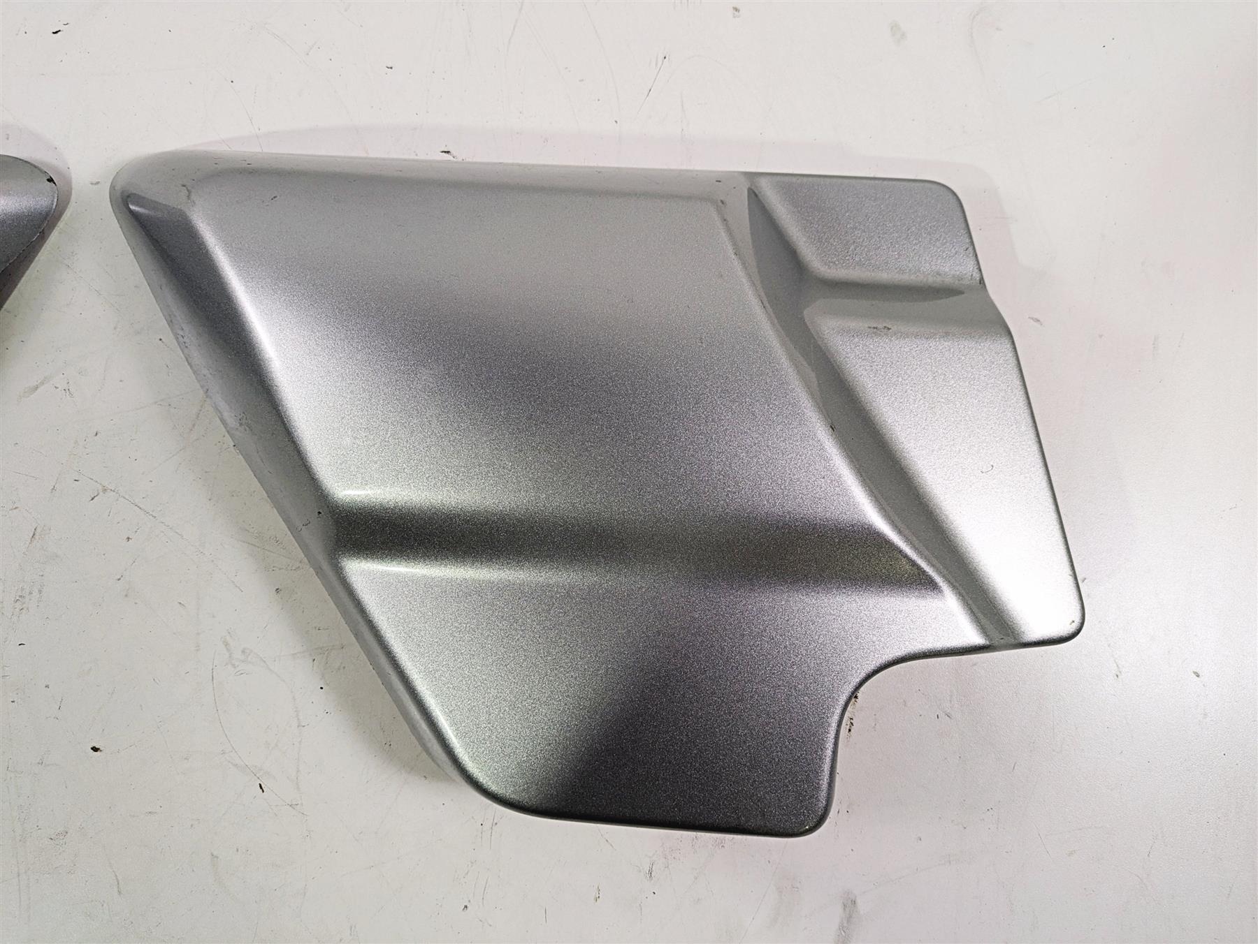 2010 Harley Touring FLHX Street Glide Side Cover Set Silver 66048-09A 66250-09 {{ shop.shopifyCountryName }} - Mototech271
