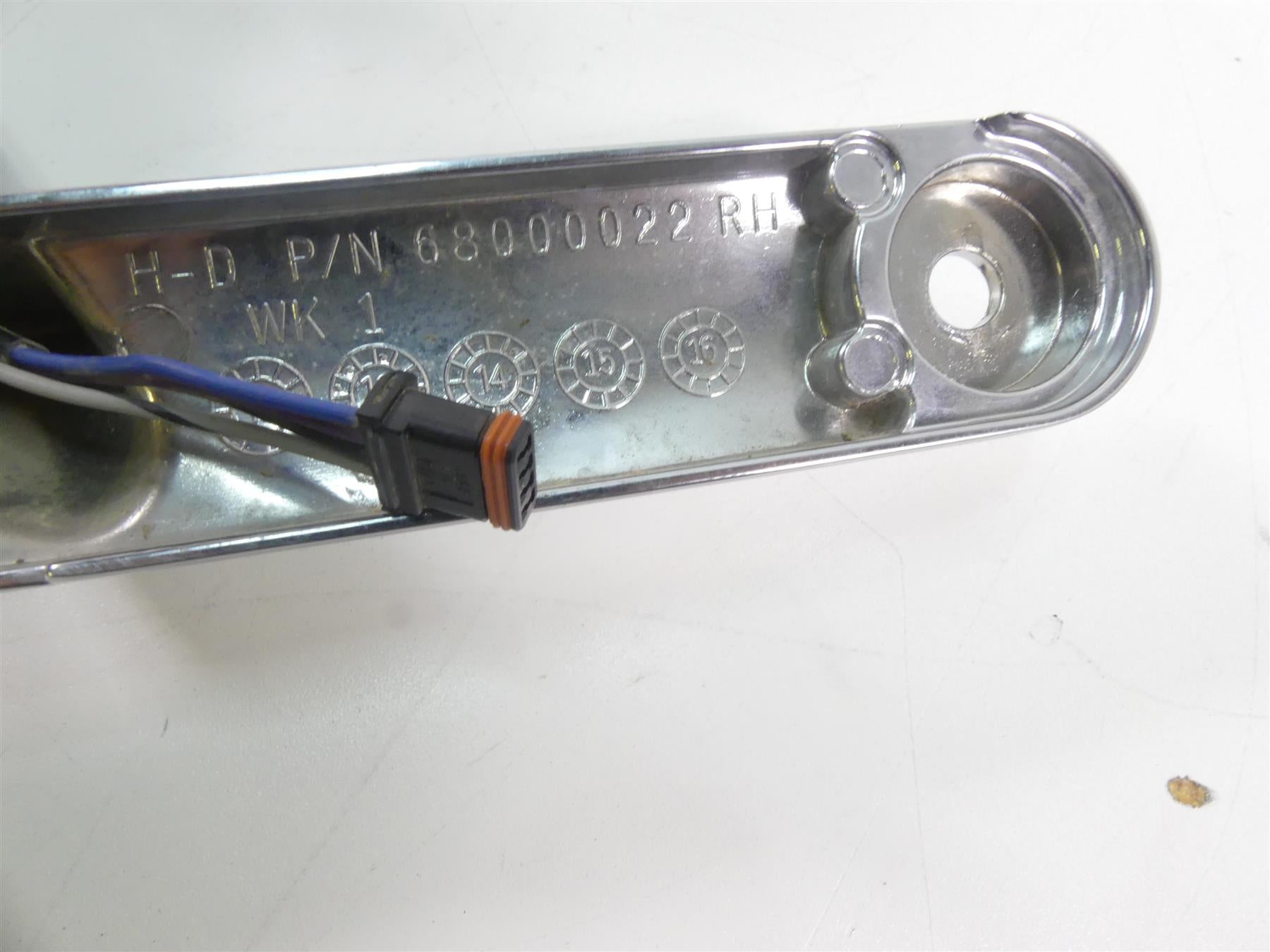 2014 Harley Touring FLHTK Electra Glide Front Right Spot Light Blinker 68000022 {{ shop.shopifyCountryName }} - Mototech271