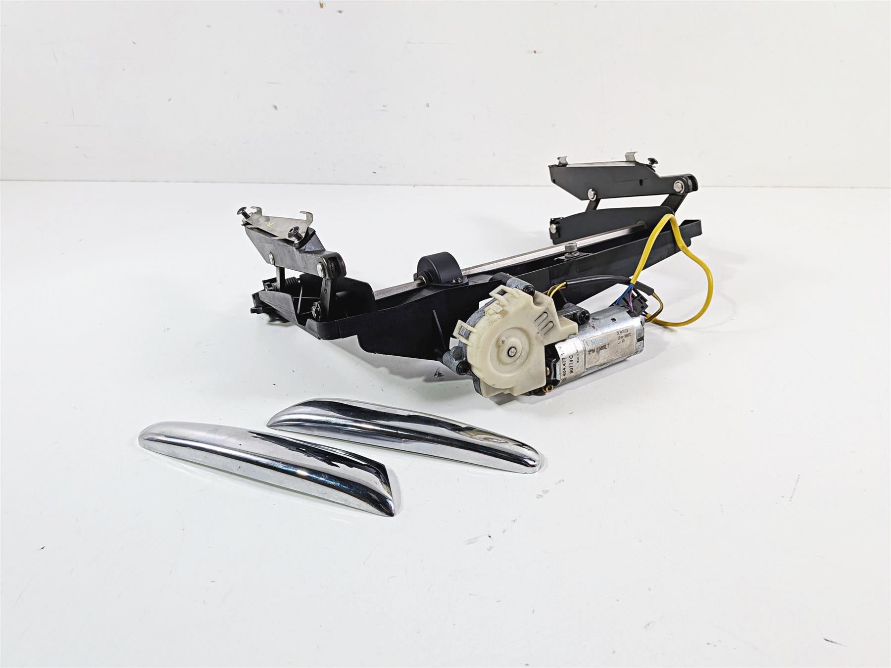 2002 BMW K1200LT 89V3 Windshield Adjuster & Motor Set 46632307916 {{ shop.shopifyCountryName }} - Mototech271