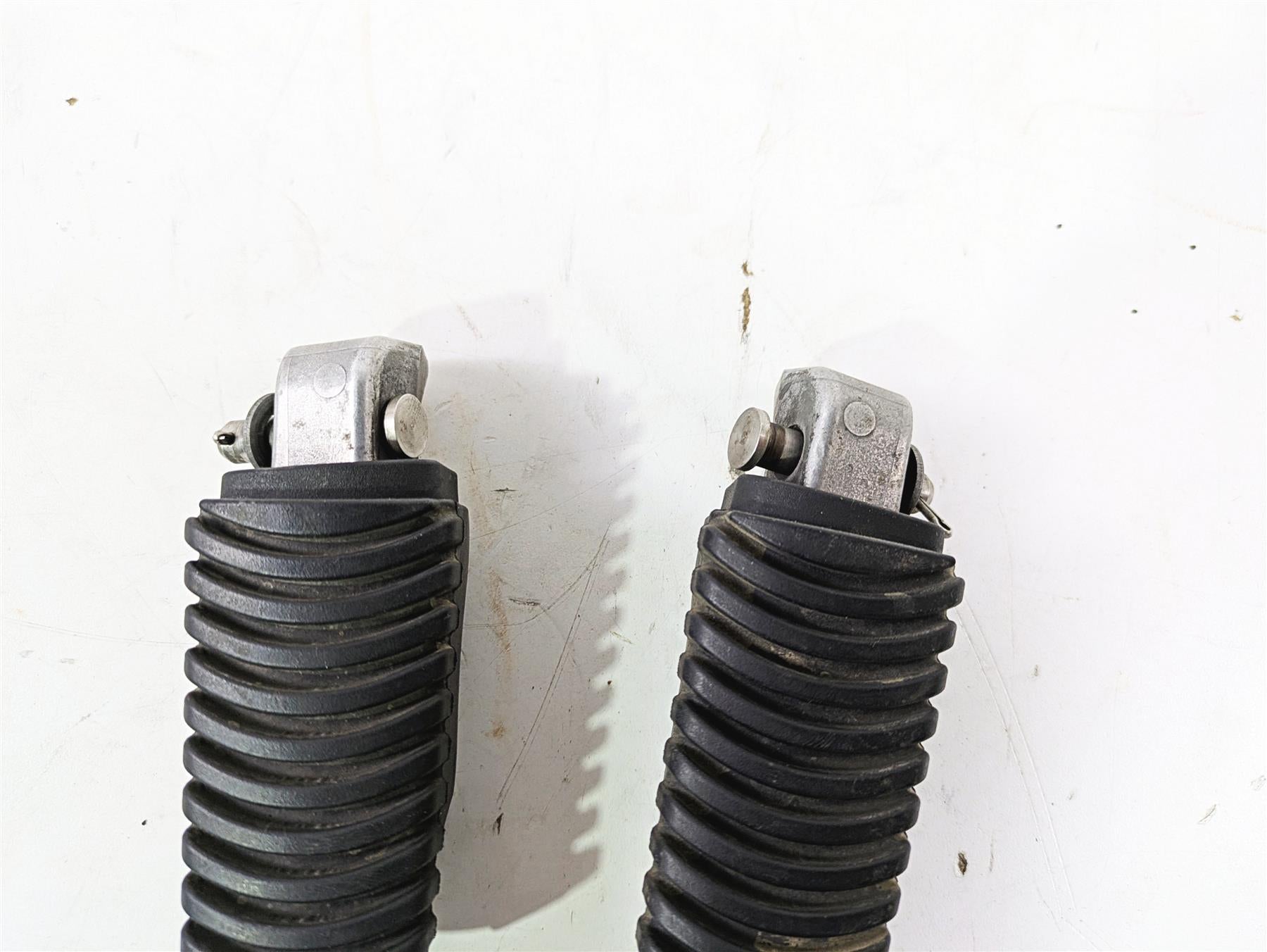 2017 BMW F800GS Adv K75 Passenger Footpeg Foot Peg Set 46717664225 {{ shop.shopifyCountryName }} - Mototech271