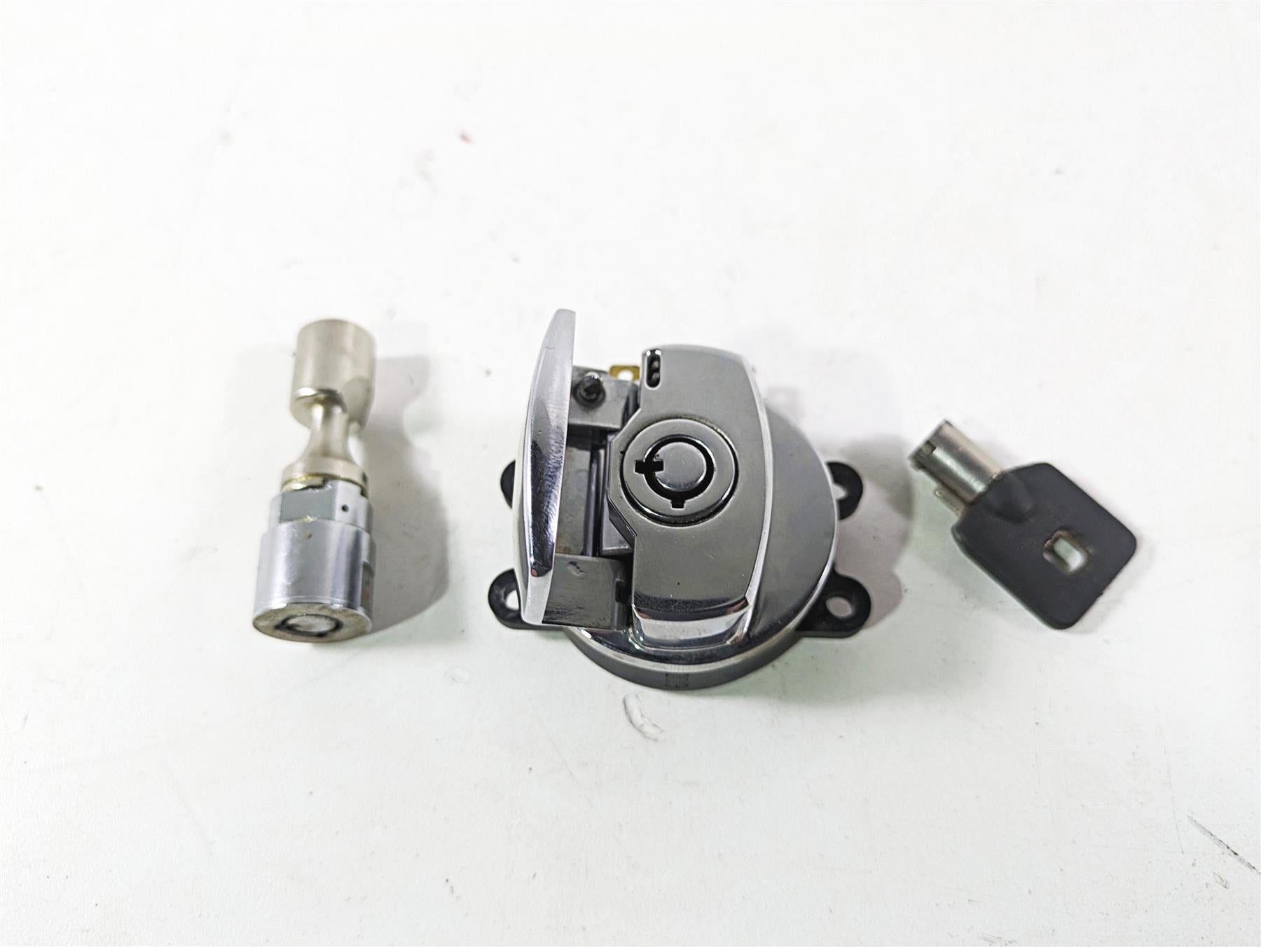 2003 Harley FLSTC Softail Heritage 100th Ignition Switch Key Lock Set 71450-04 {{ shop.shopifyCountryName }} - Mototech271