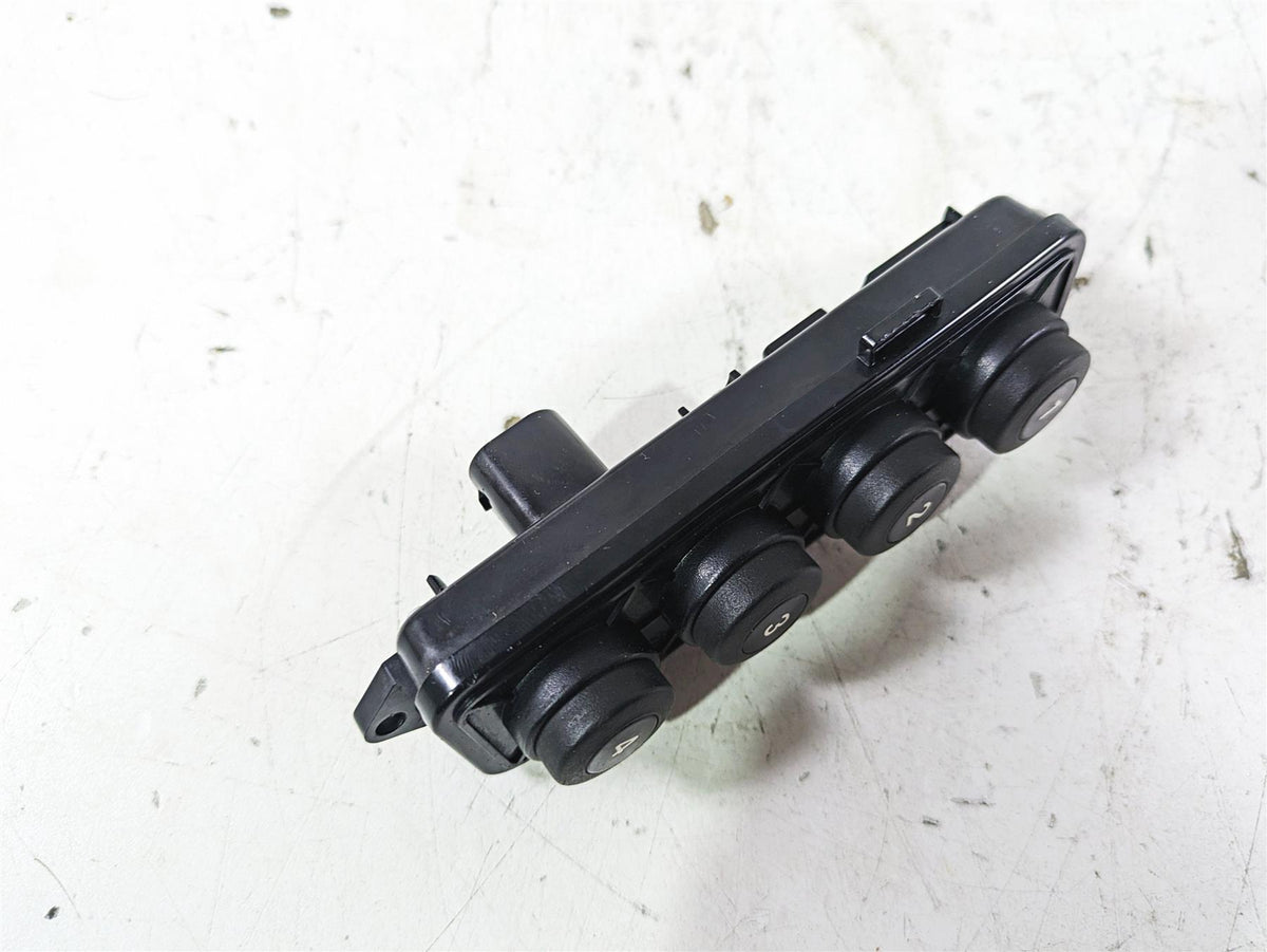 2022 BMW R1250 RT K052 4 Button Audio Control Panel 65148394254 {{ shop.shopifyCountryName }} - Mototech271