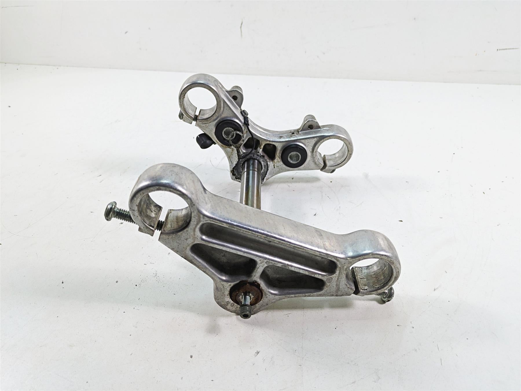 1999 Harley Dyna FXDL Low Rider Upper & Lower Triple Tree 45739-87 45598-90B {{ shop.shopifyCountryName }} - Mototech271