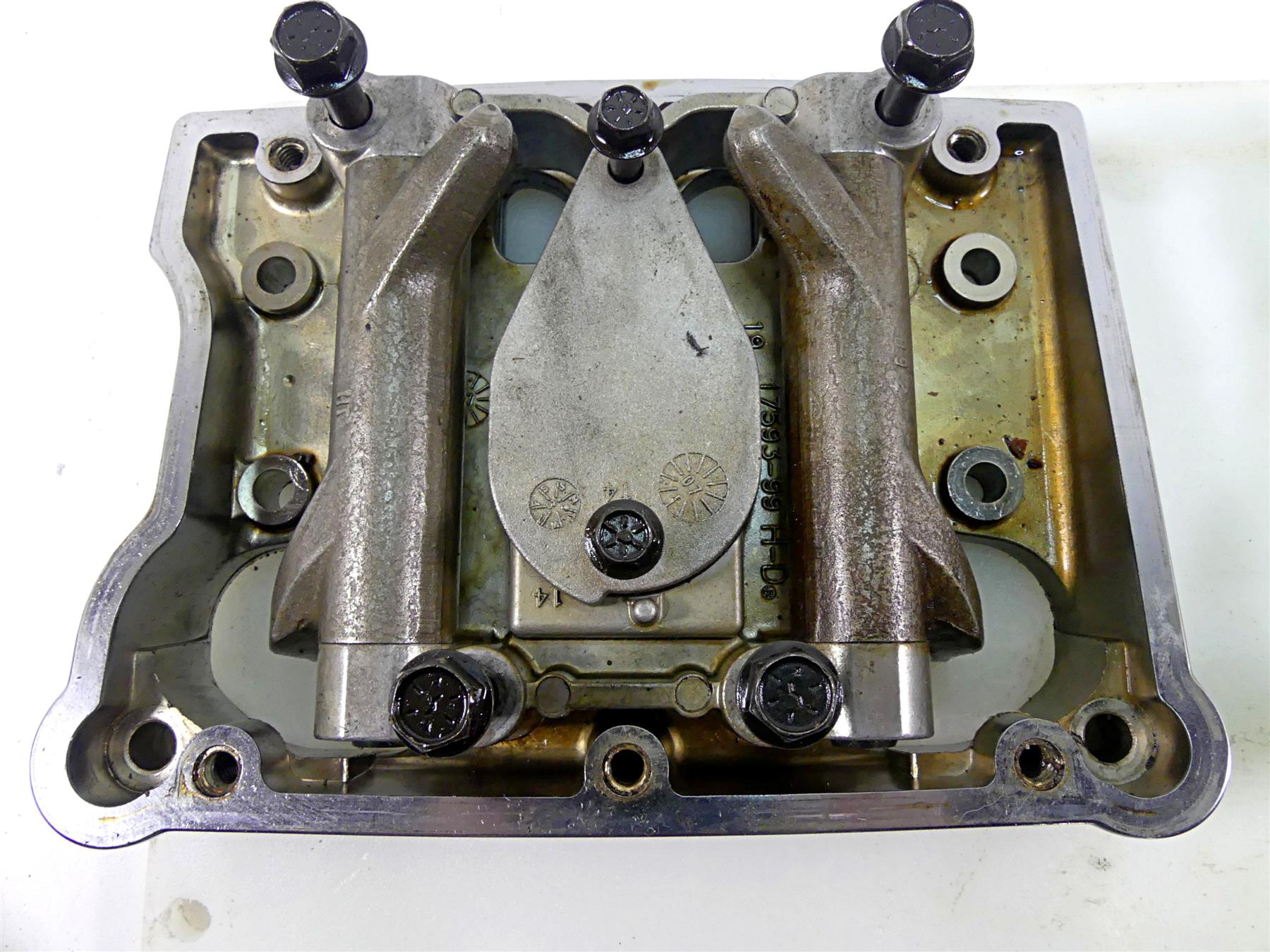 2007 Harley Touring FLHRC Road King Valve Cover Rocker Arms Set 17571-99 {{ shop.shopifyCountryName }} - Mototech271