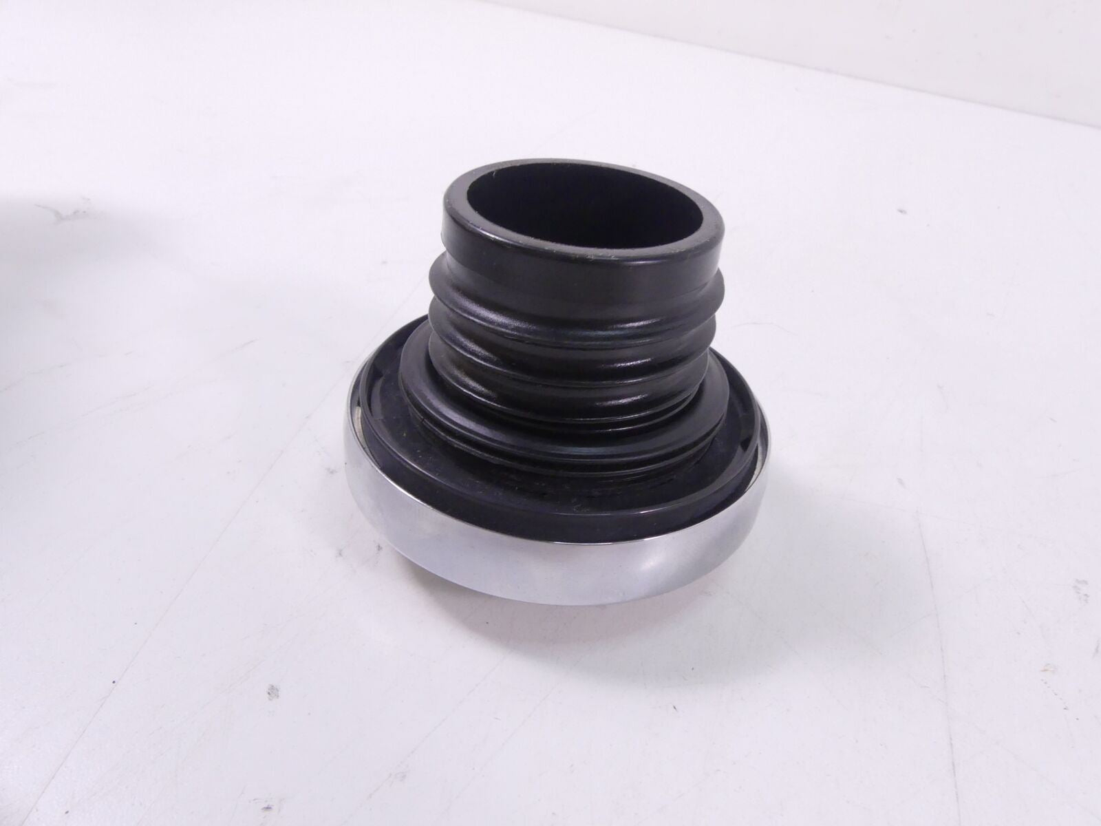 2001 Harley Davidson Sportster XL883 Fuel Gas Petrol Tank Cap + Key 611001-29A {{ shop.shopifyCountryName }} - Mototech271