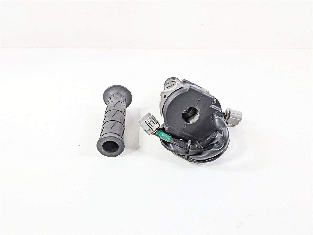 2022 Kawasaki ZX10R ZX1000 Ninja Right Hand Start Control Switch 46091-0585 {{ shop.shopifyCountryName }} - Mototech271